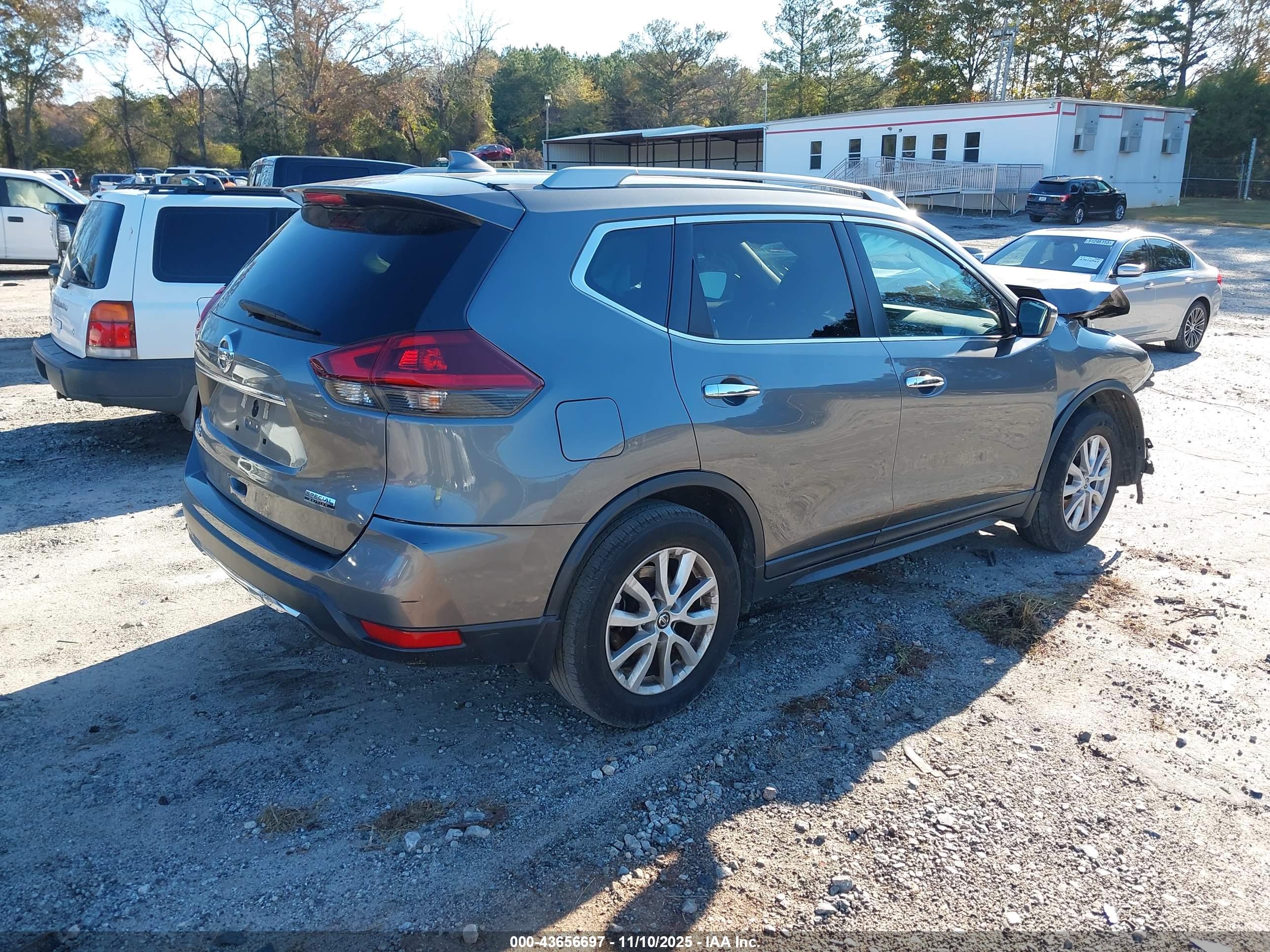 NISSAN ROGUE image 4