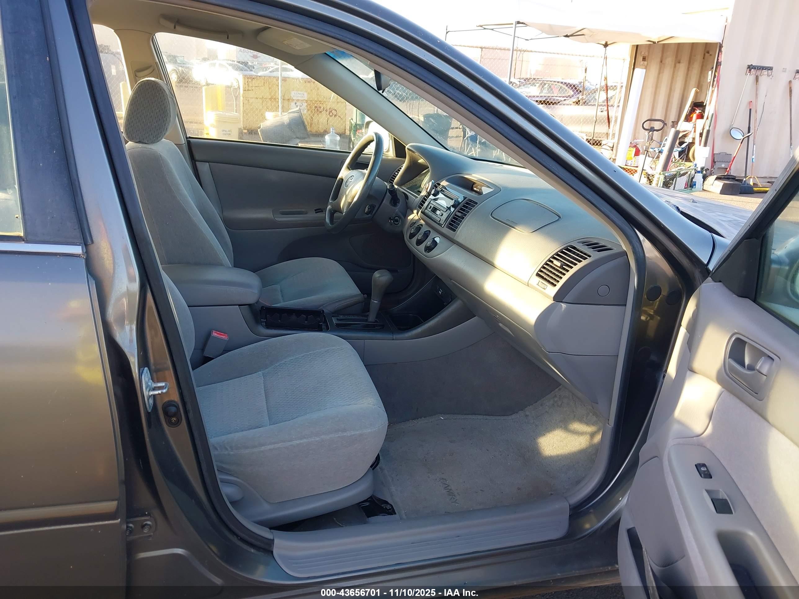 TOYOTA CAMRY image 5