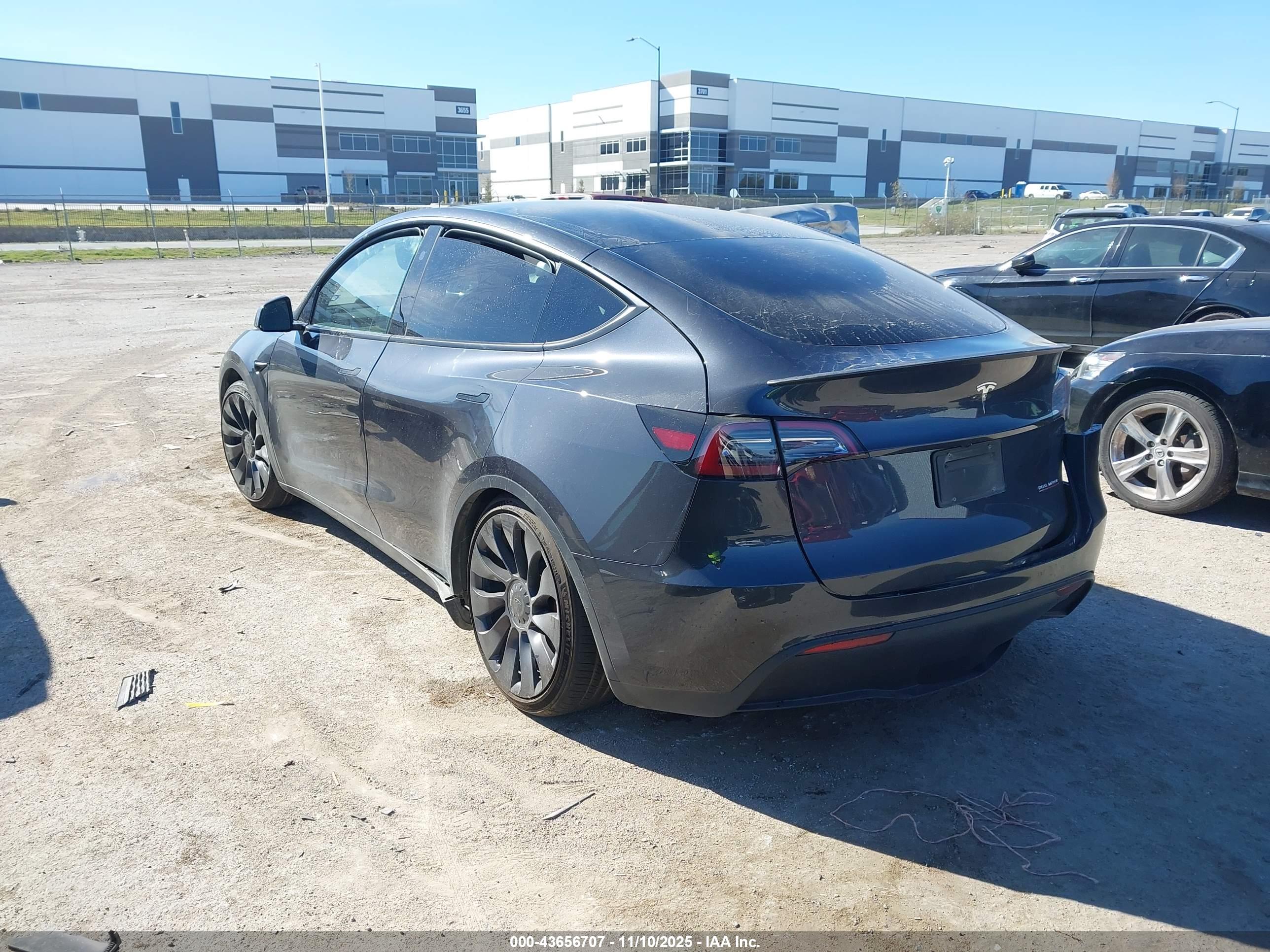 TESLA MODEL image 3