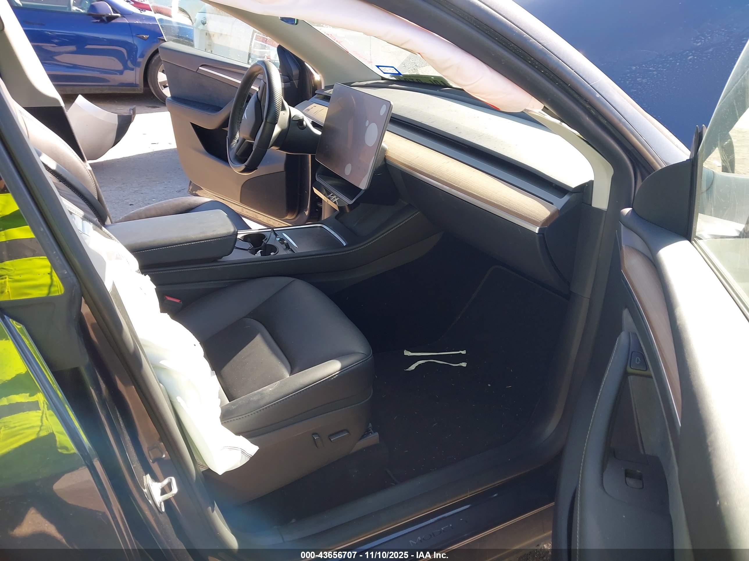 TESLA MODEL image 5