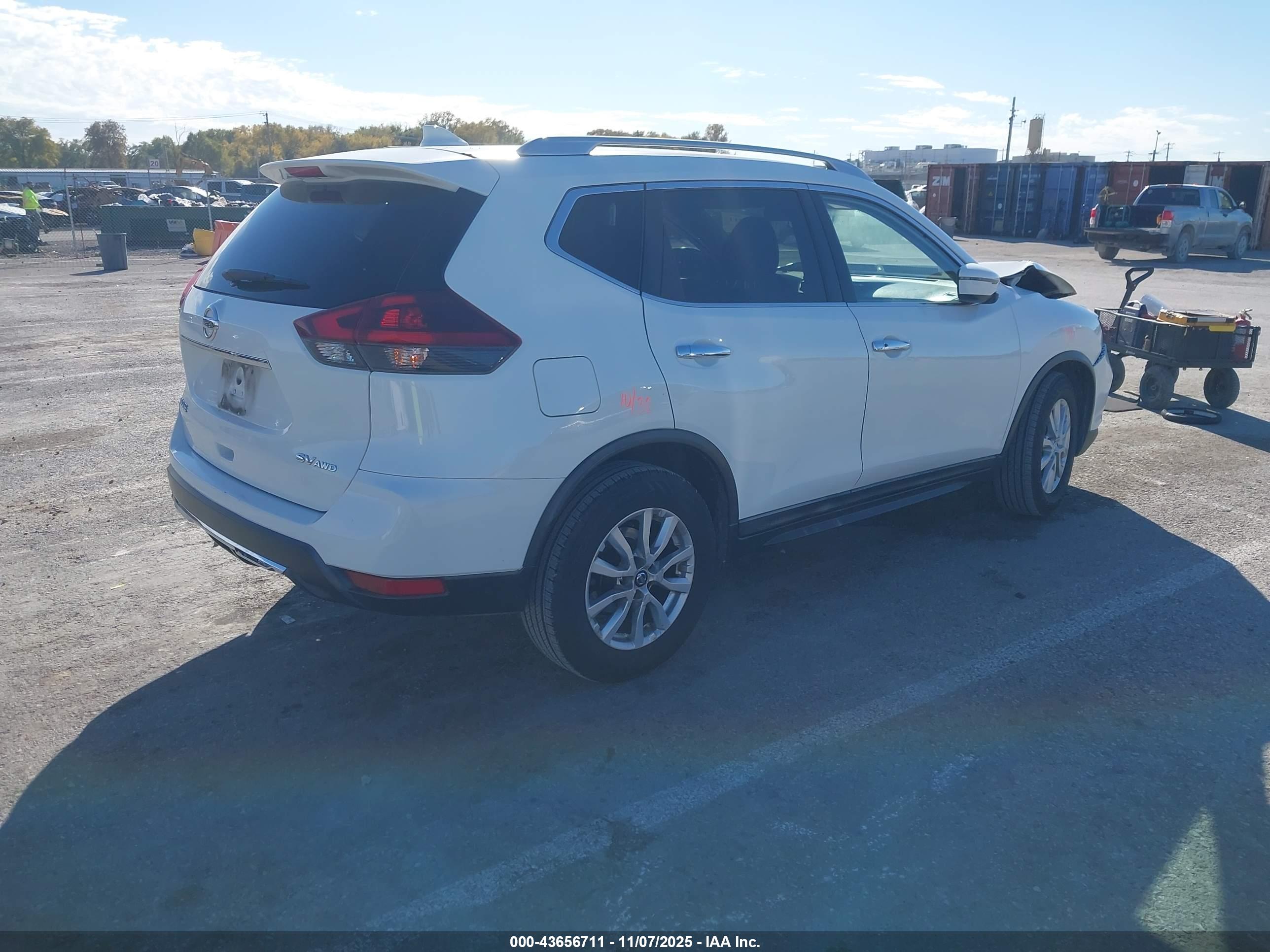 NISSAN ROGUE image 4