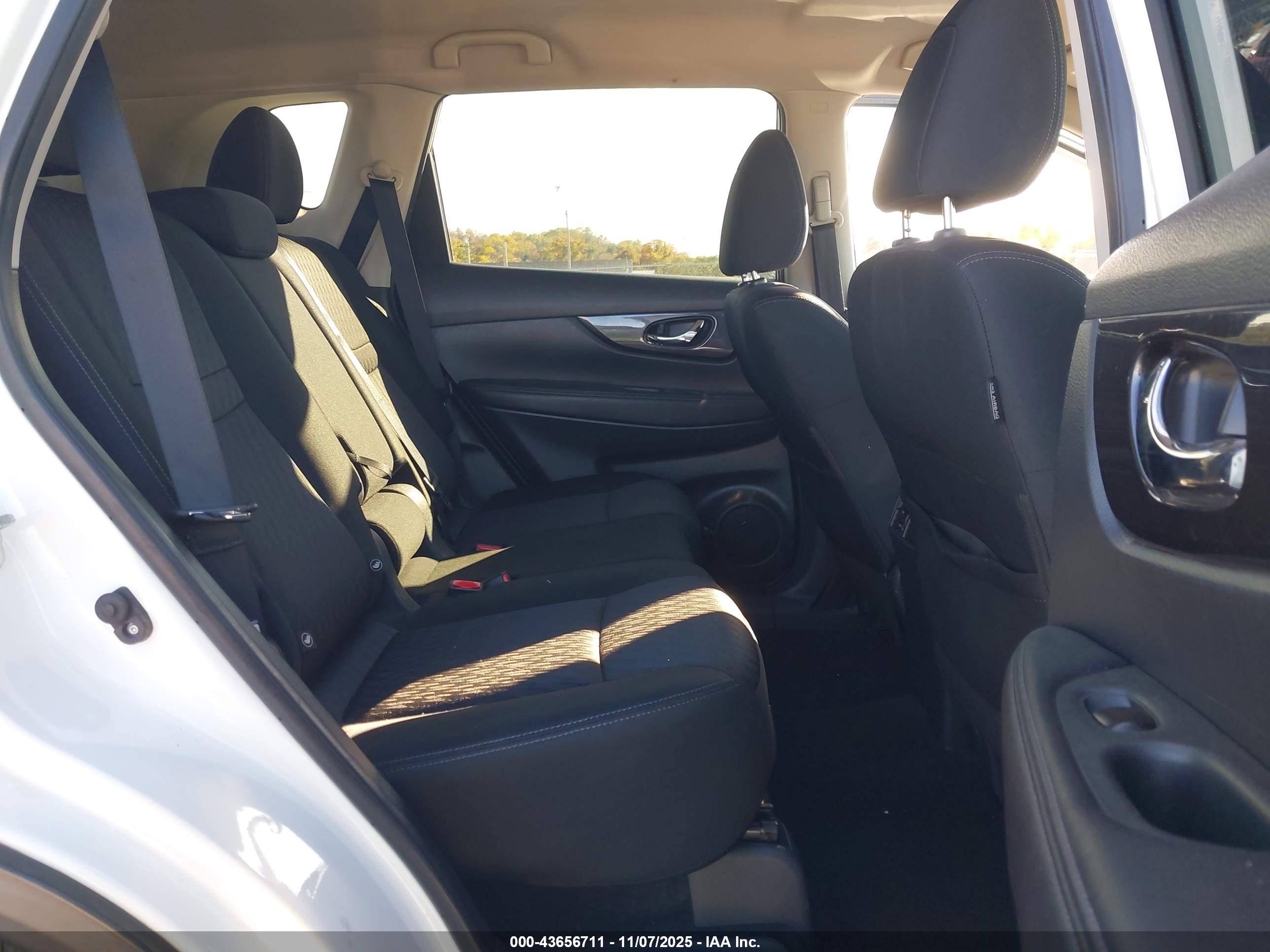 NISSAN ROGUE image 8