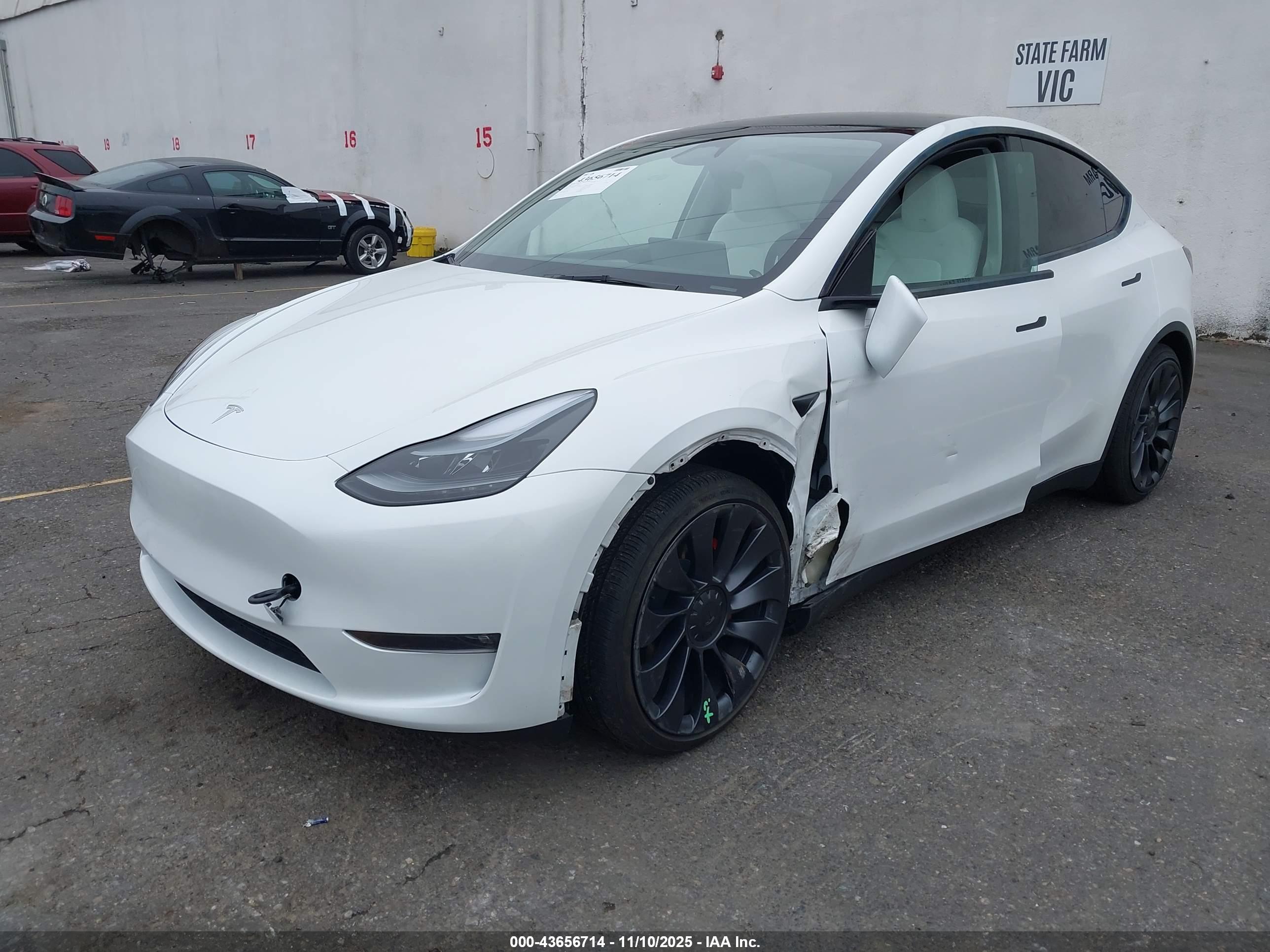 TESLA MODEL image 2