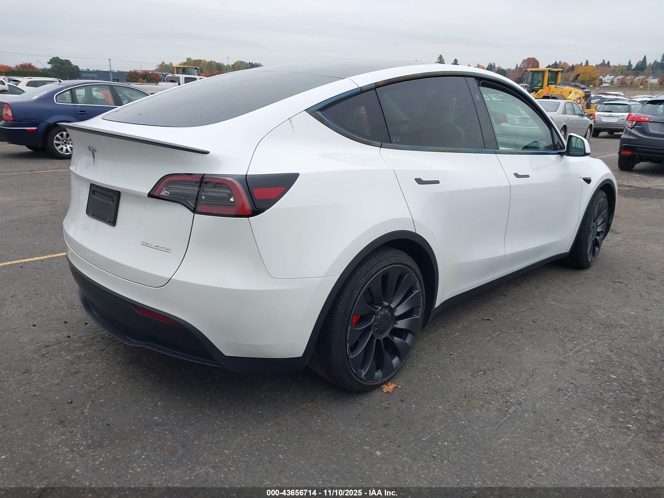 TESLA MODEL image 4