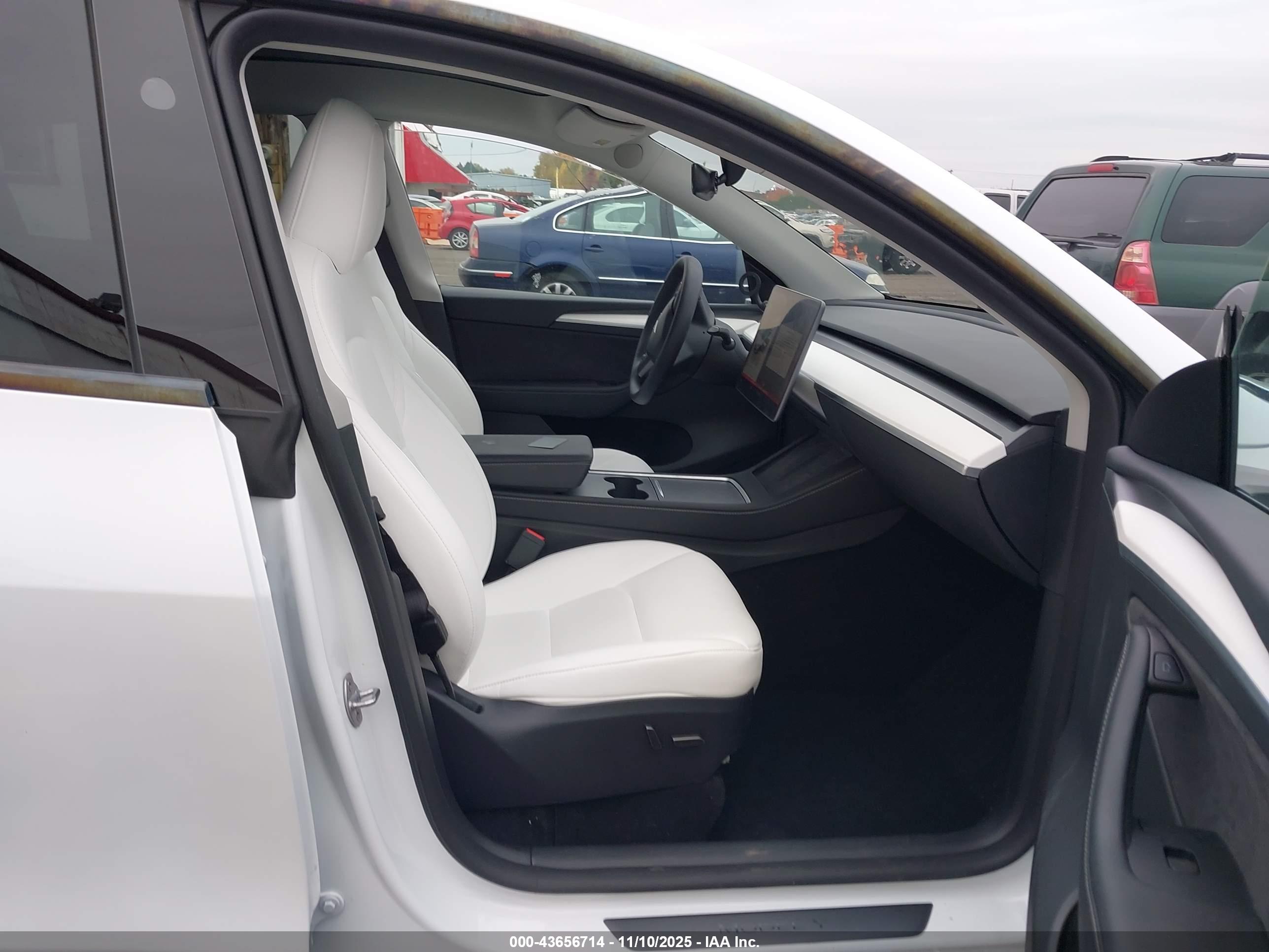 TESLA MODEL image 5