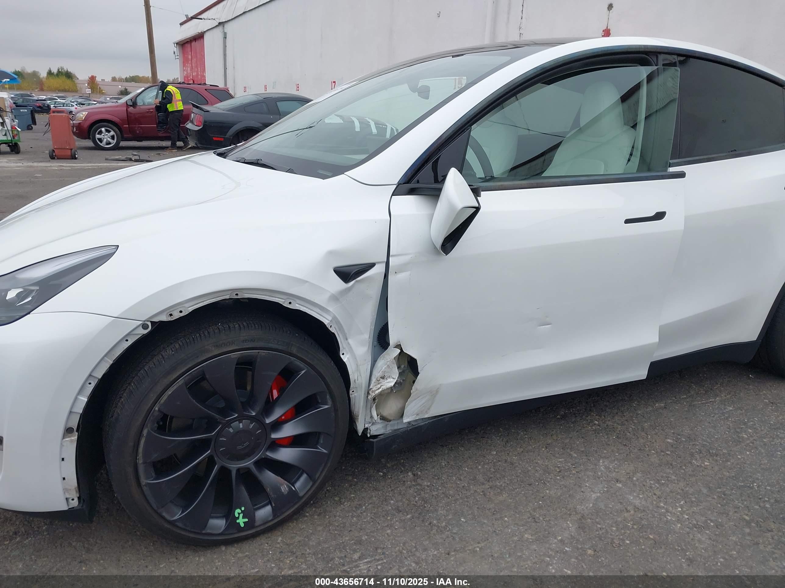 TESLA MODEL image 6