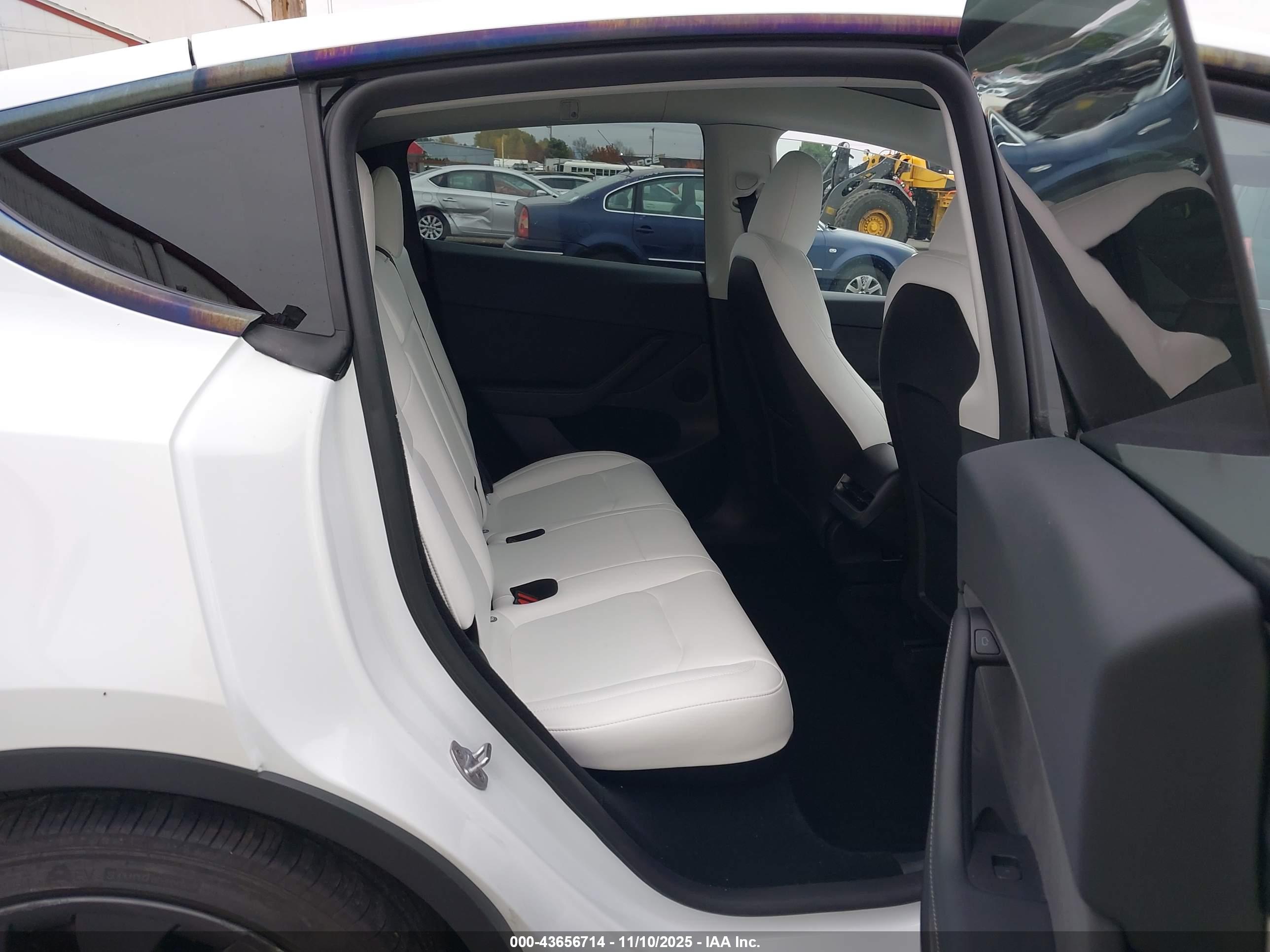 TESLA MODEL image 8
