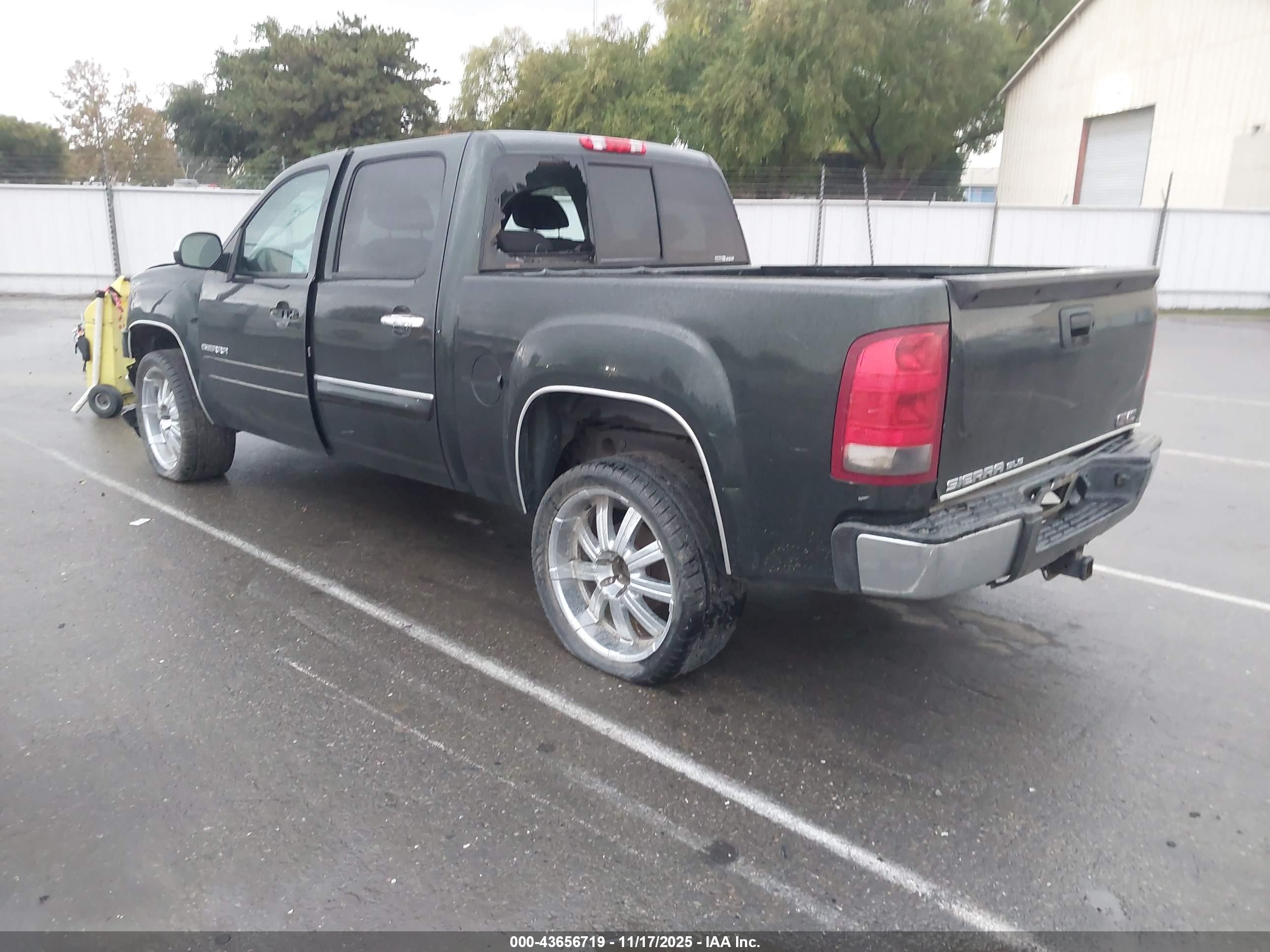 GMC SIERRA image 3