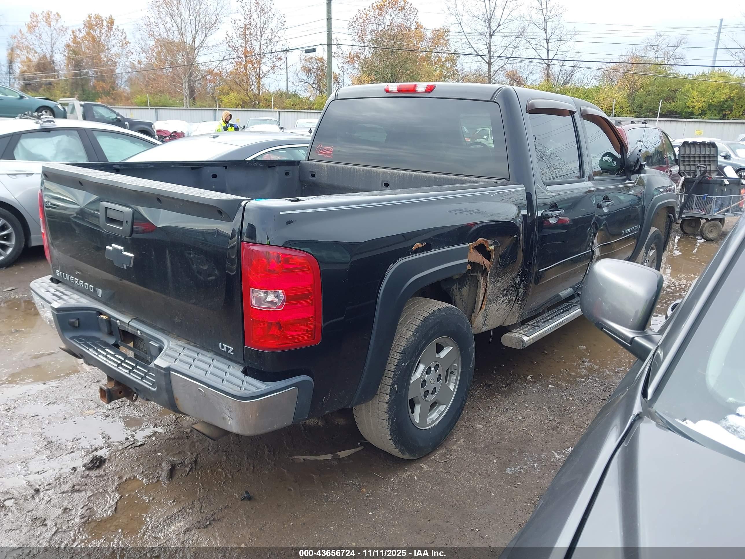 CHEVROLET SILVERADO image 4