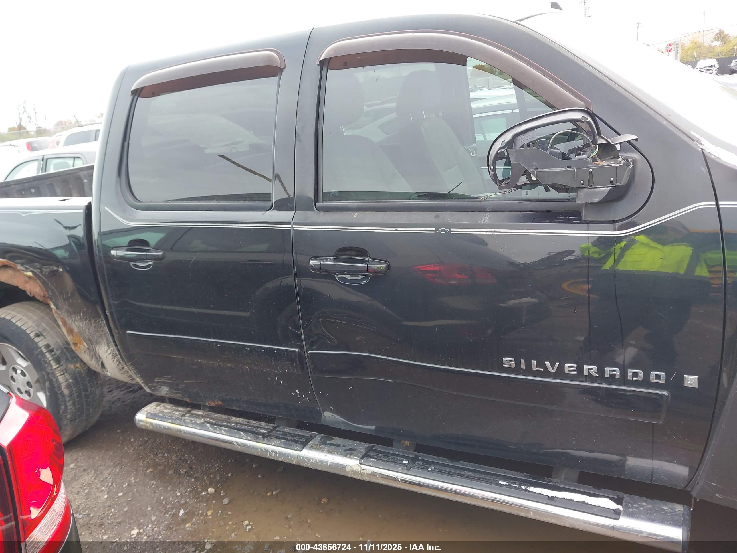 CHEVROLET SILVERADO image 6