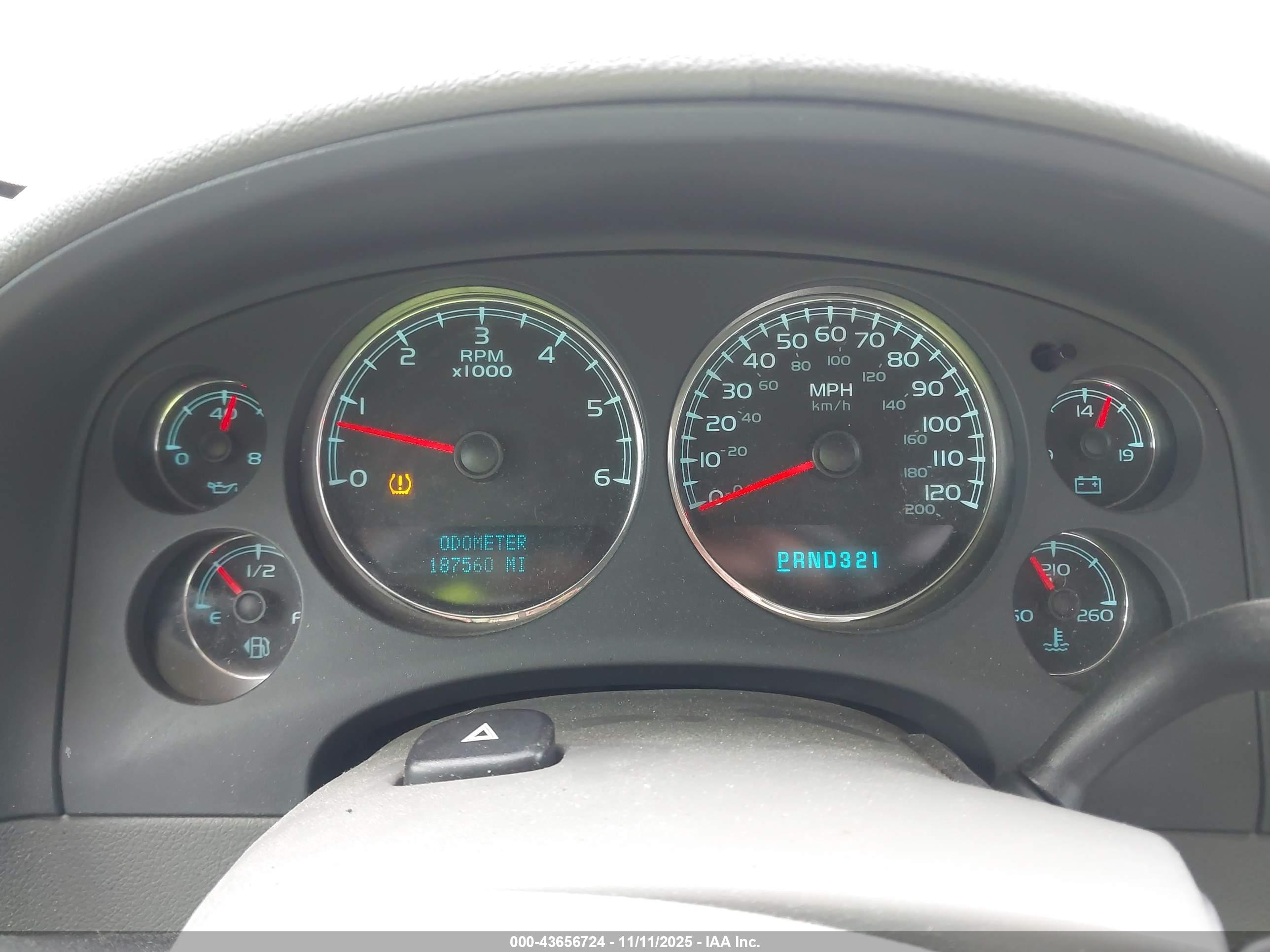 CHEVROLET SILVERADO image 7