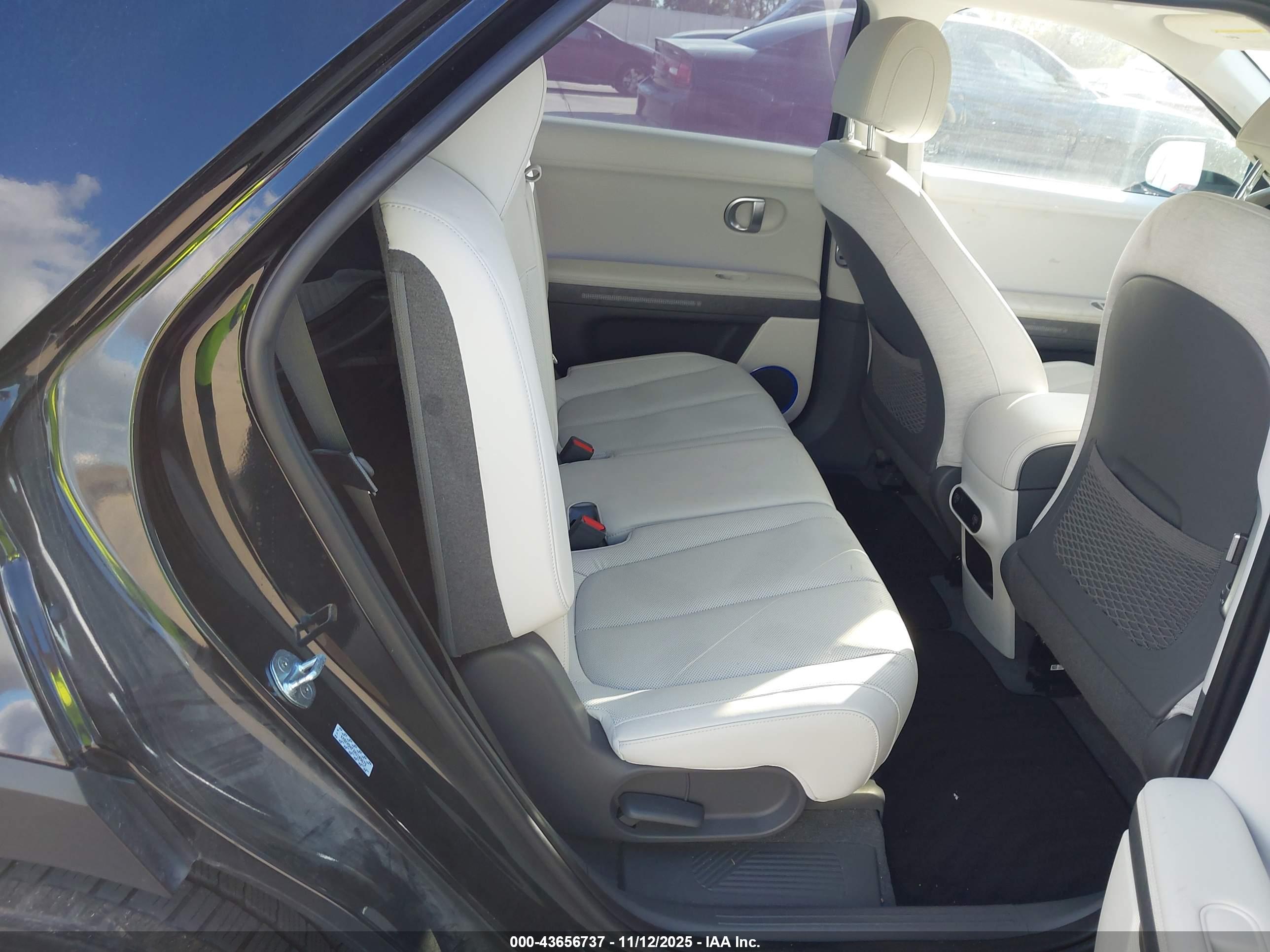 HYUNDAI IONIQ image 8