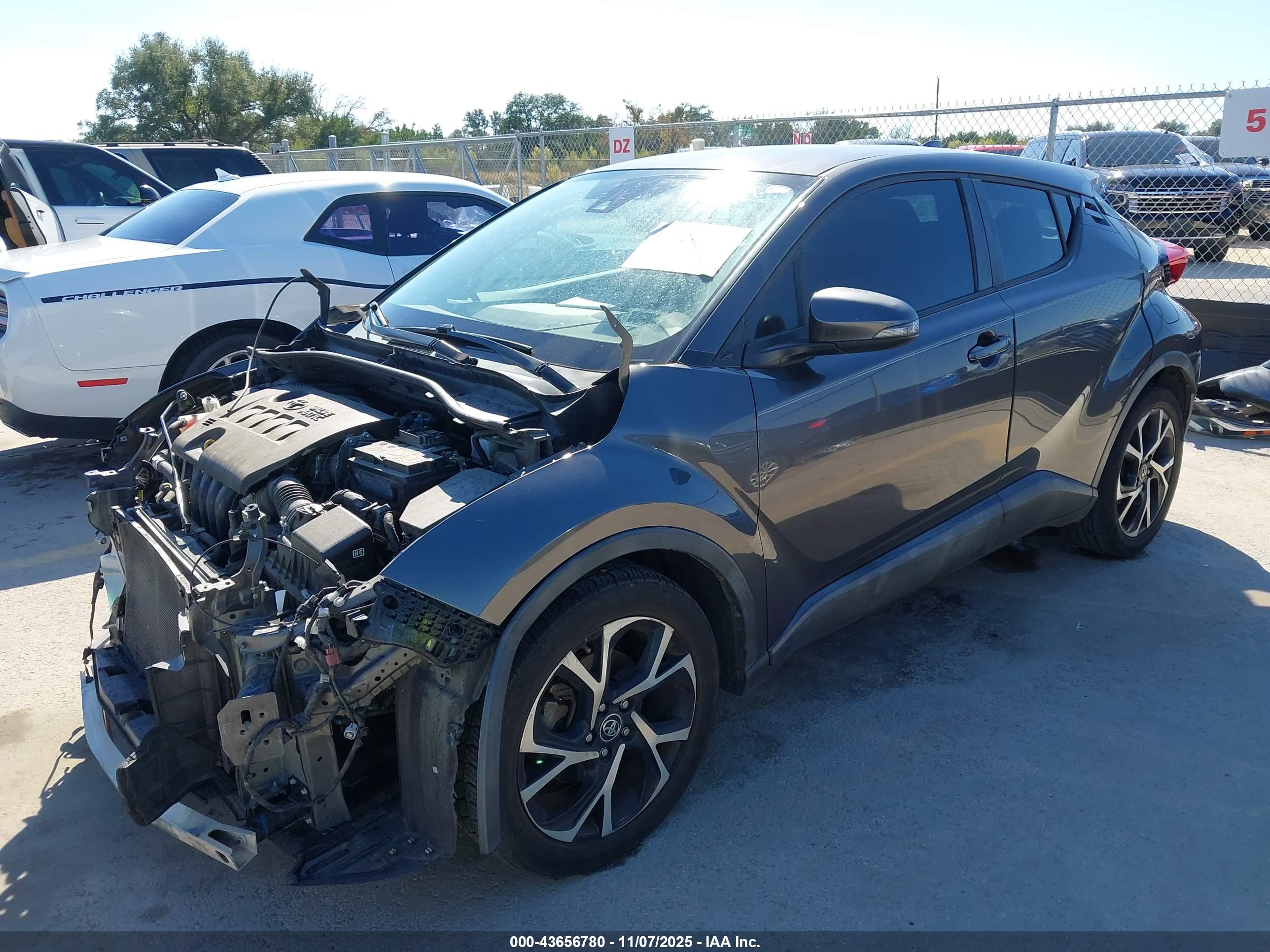 TOYOTA C-HR image 2