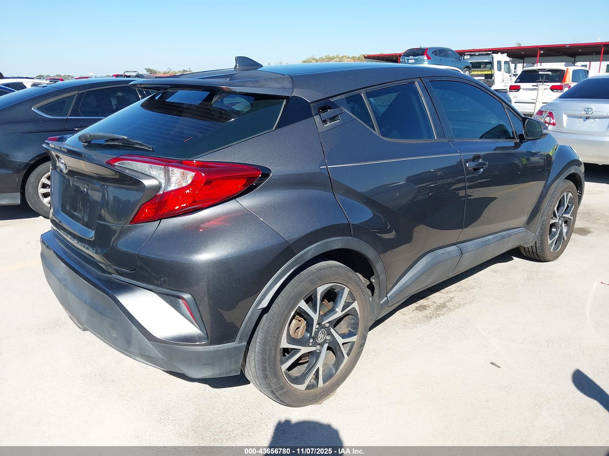 TOYOTA C-HR image 4