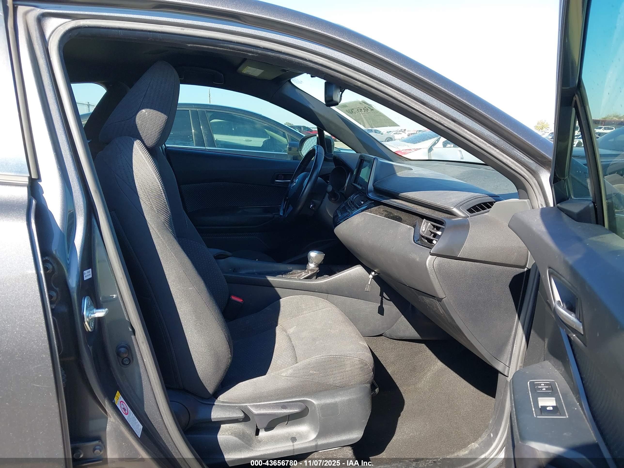 TOYOTA C-HR image 5