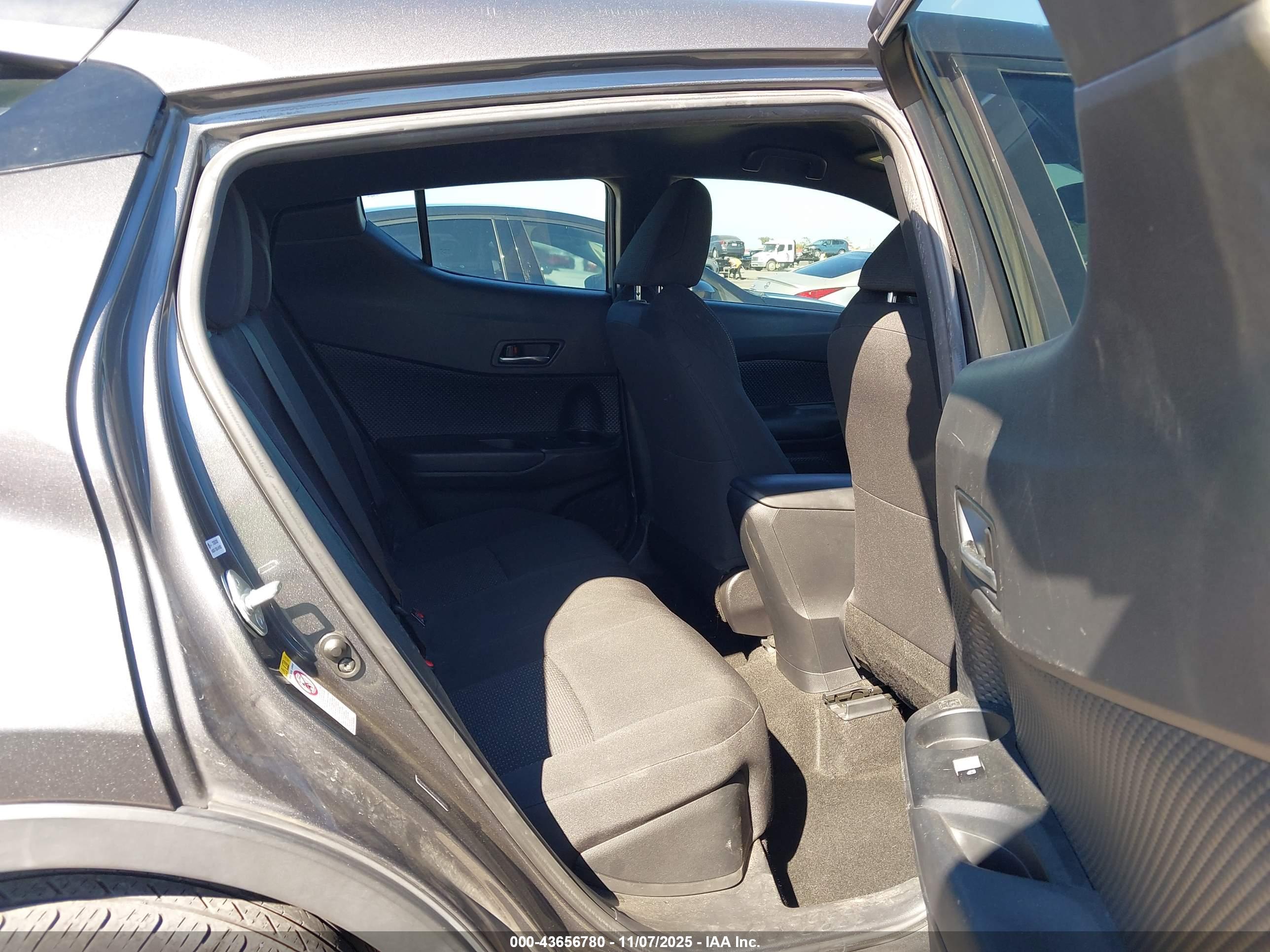 TOYOTA C-HR image 8