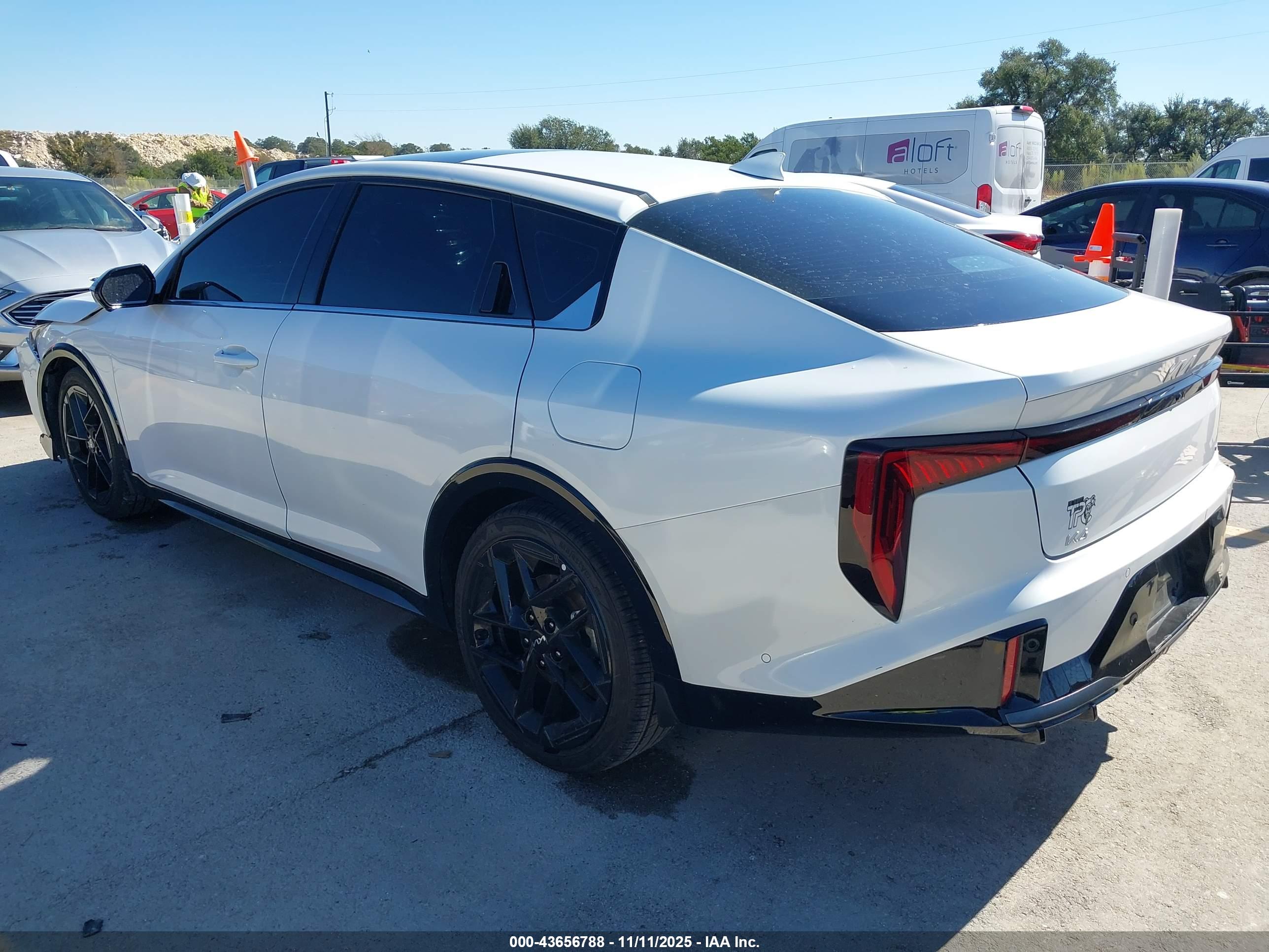KIA K4 image 3