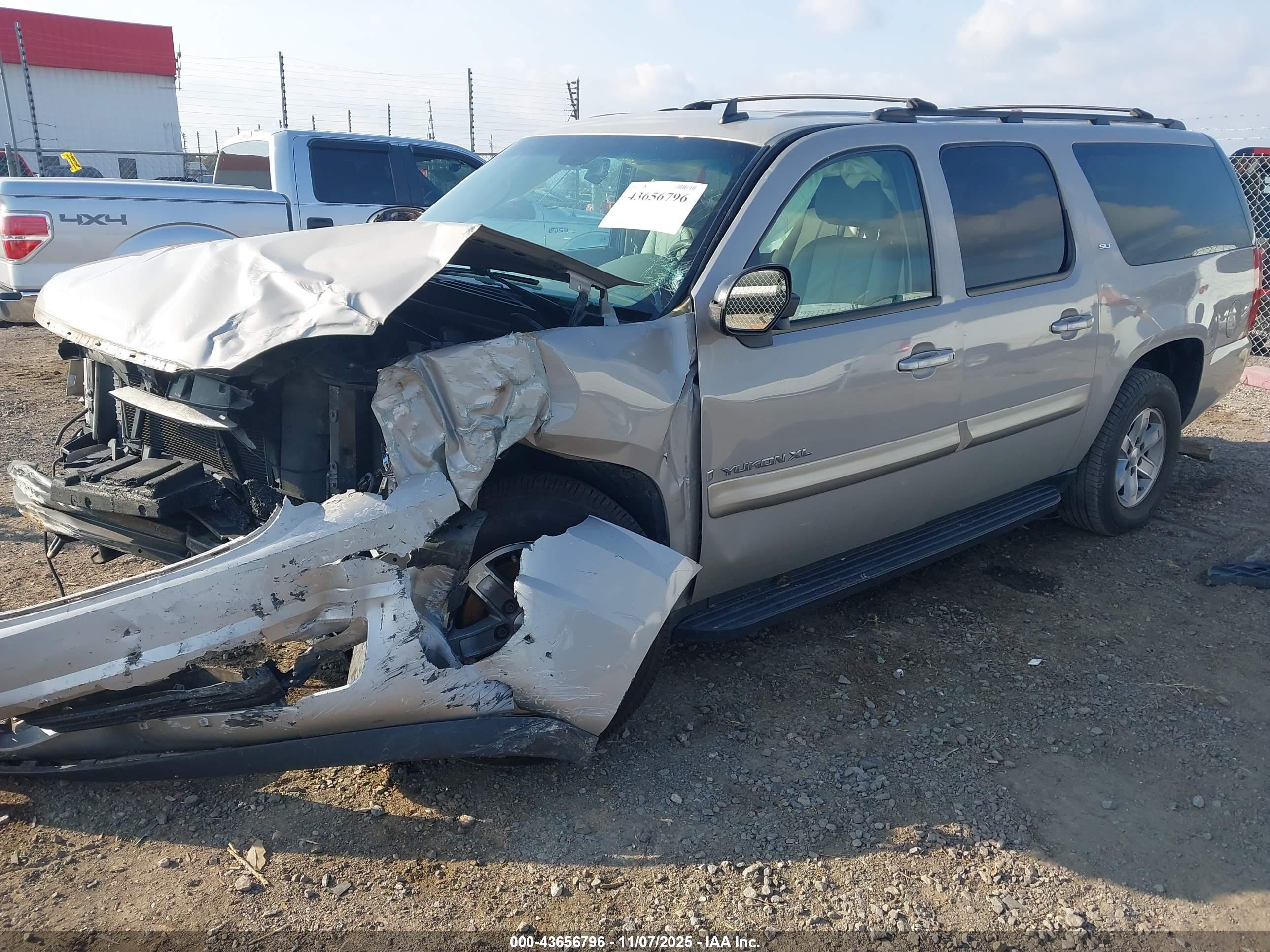 GMC YUKON image 2