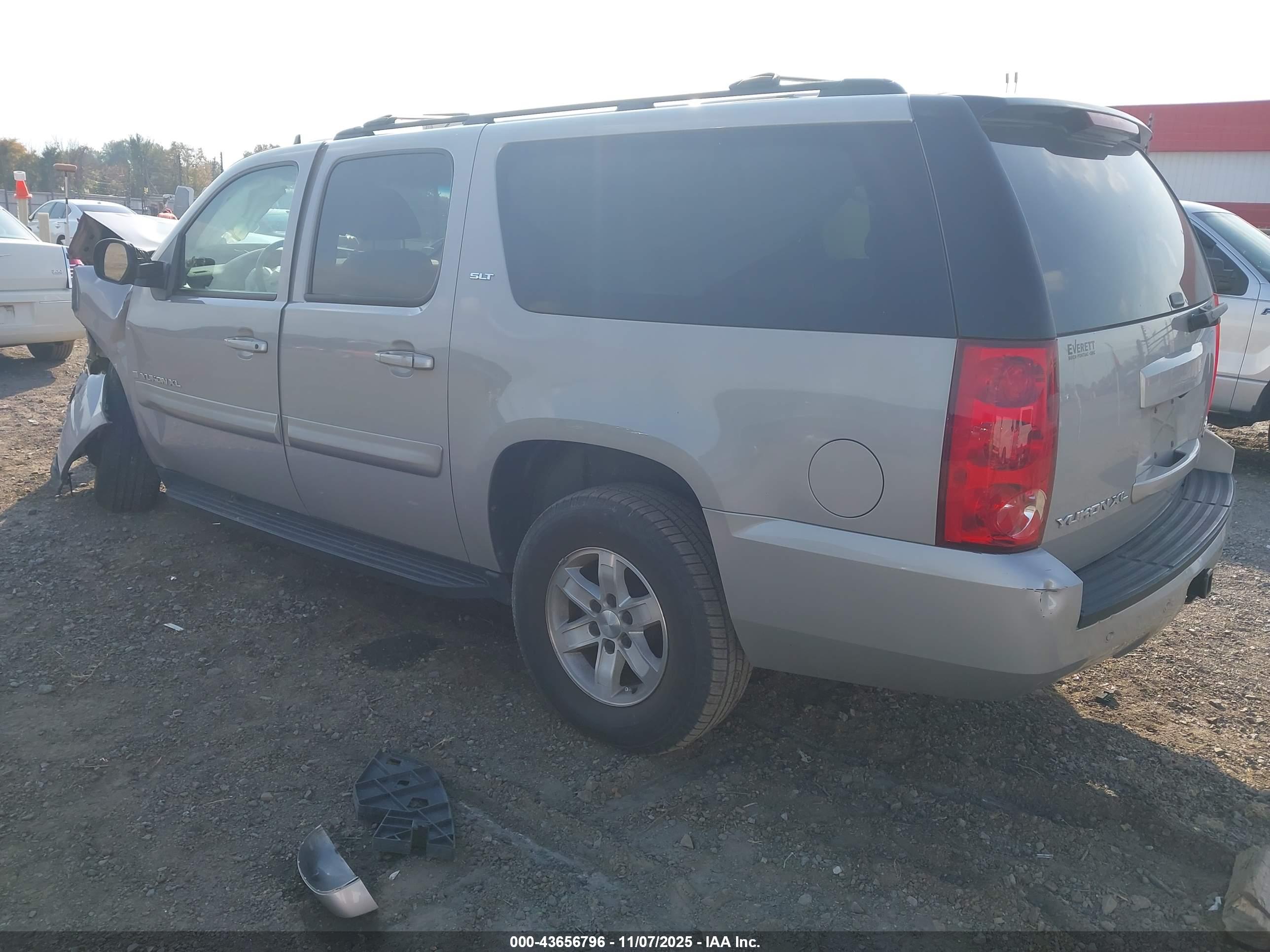 GMC YUKON image 3