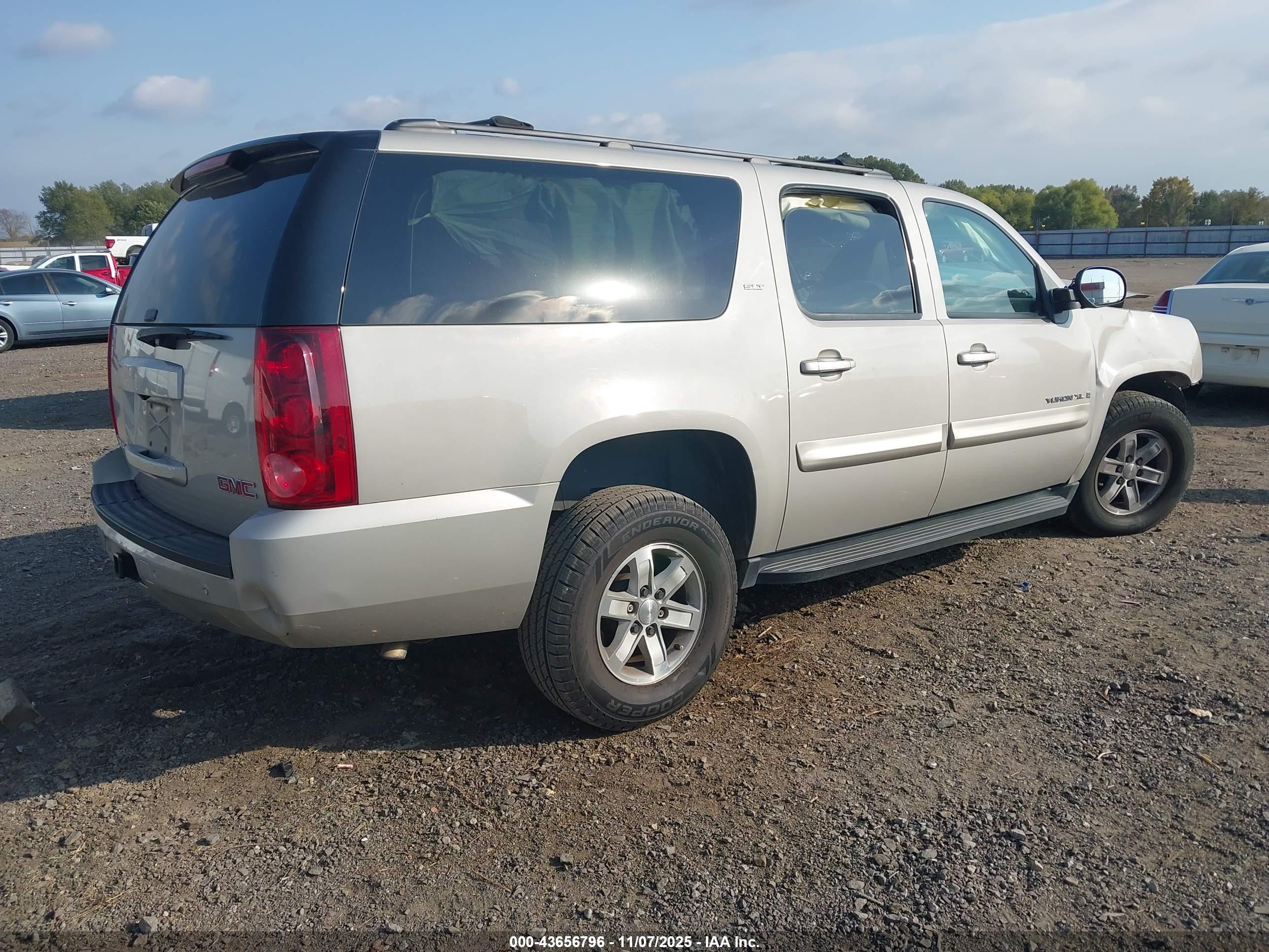 GMC YUKON image 4