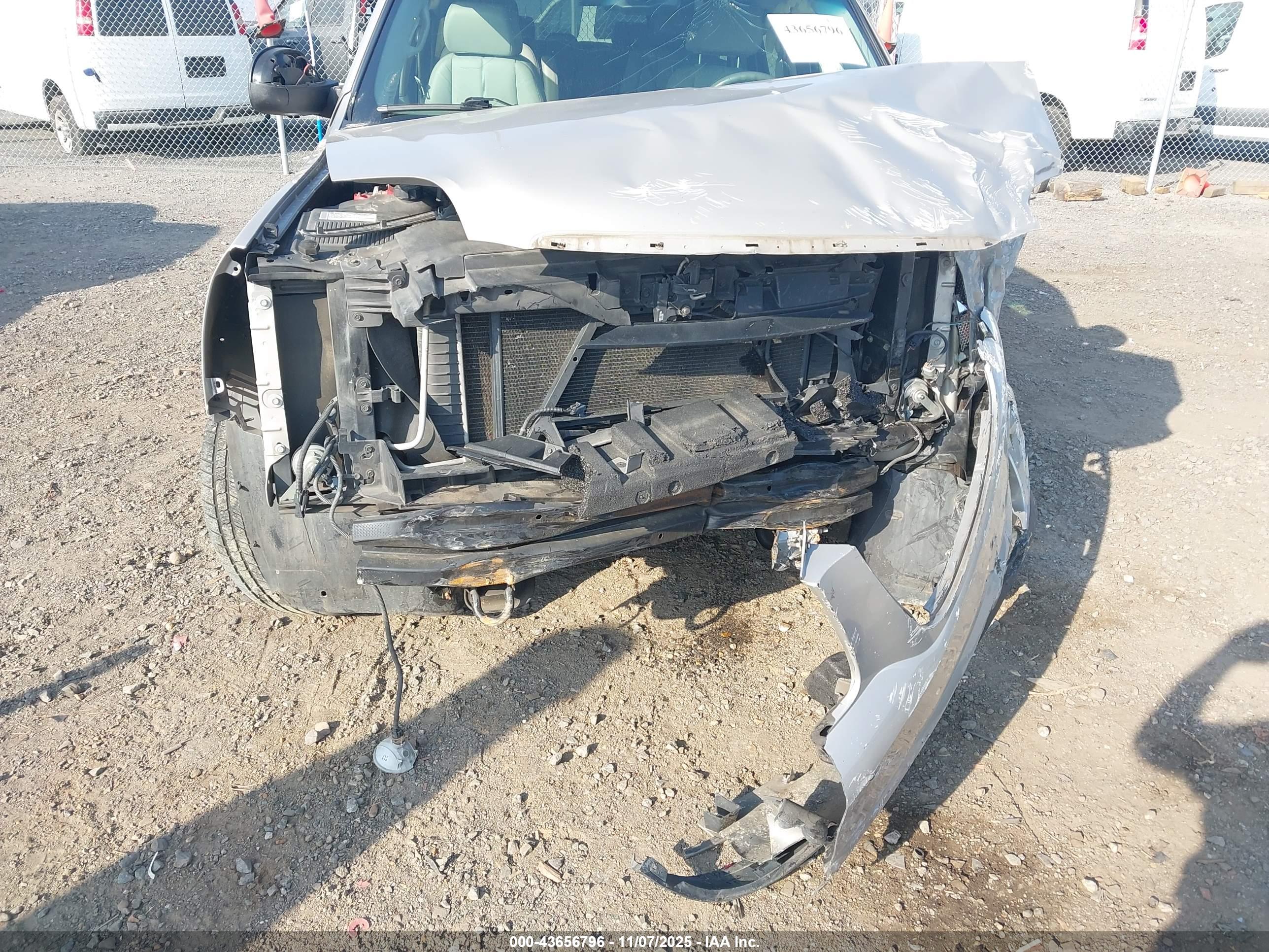 GMC YUKON image 6