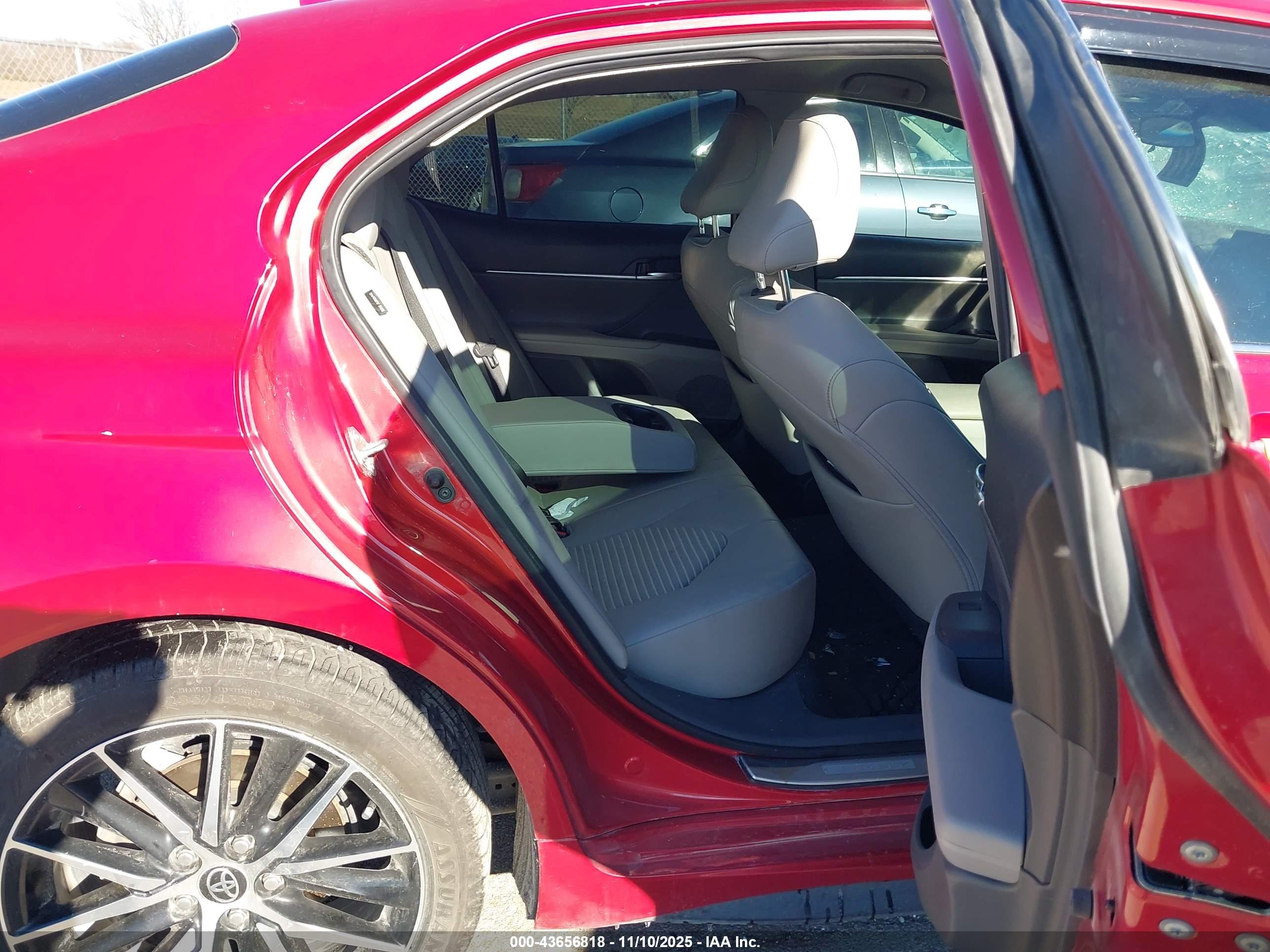 TOYOTA CAMRY image 8