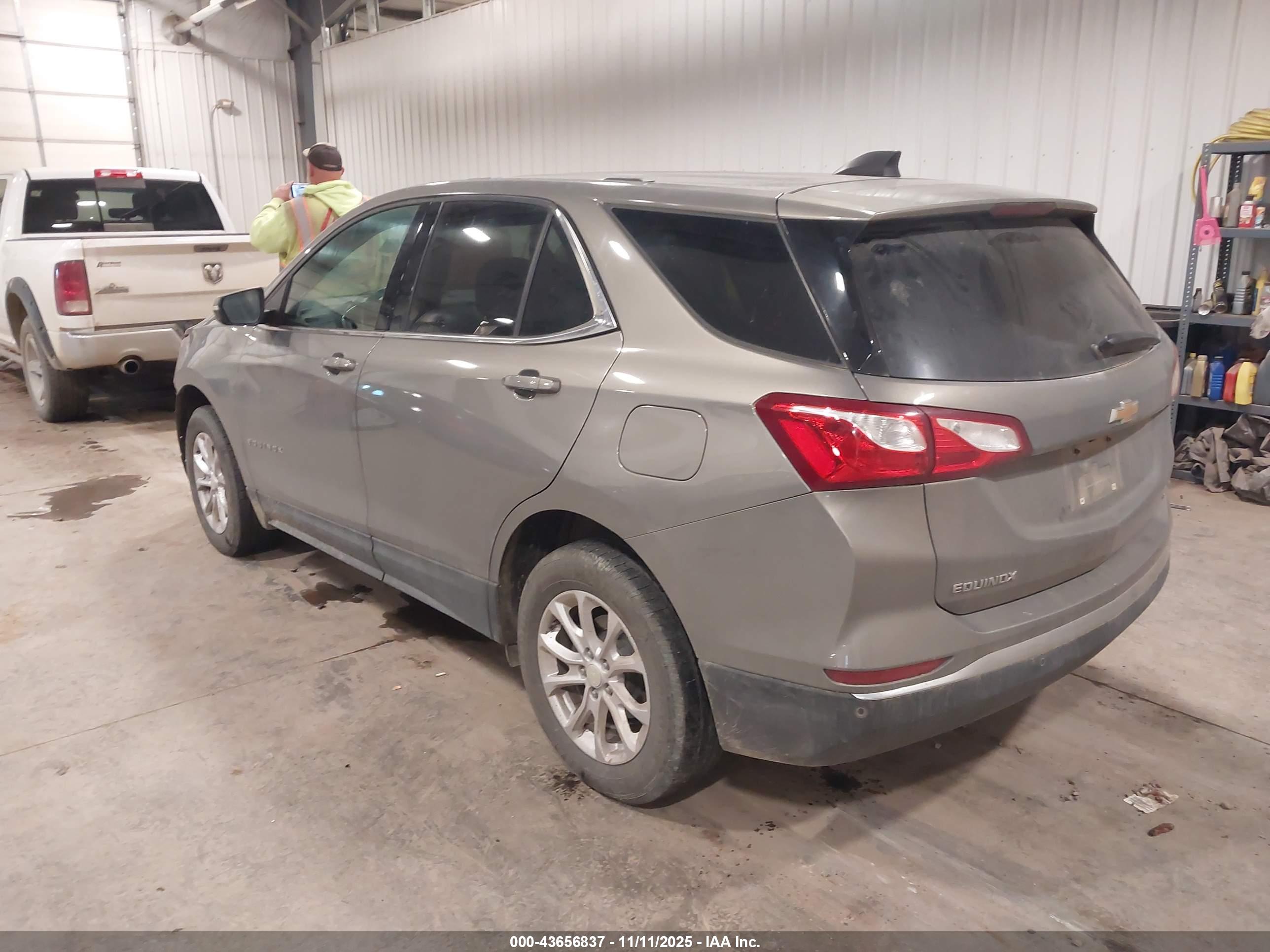 CHEVROLET EQUINOX image 3