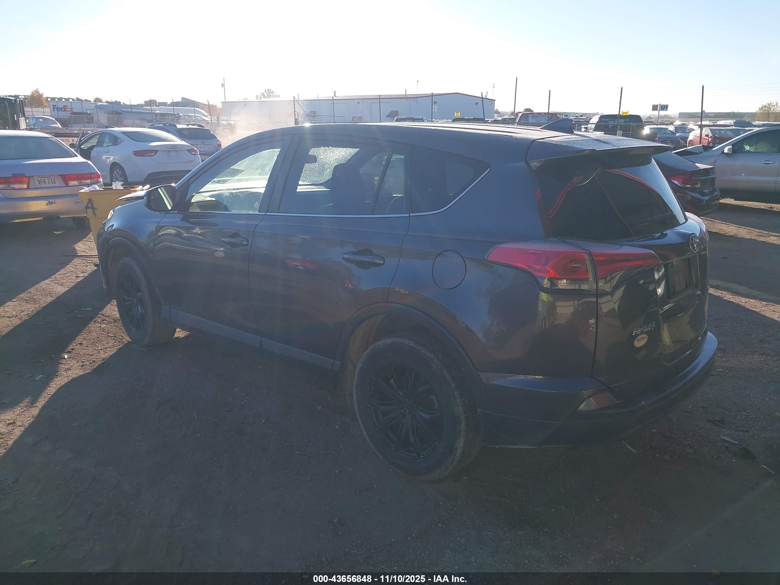 TOYOTA RAV4 image 3