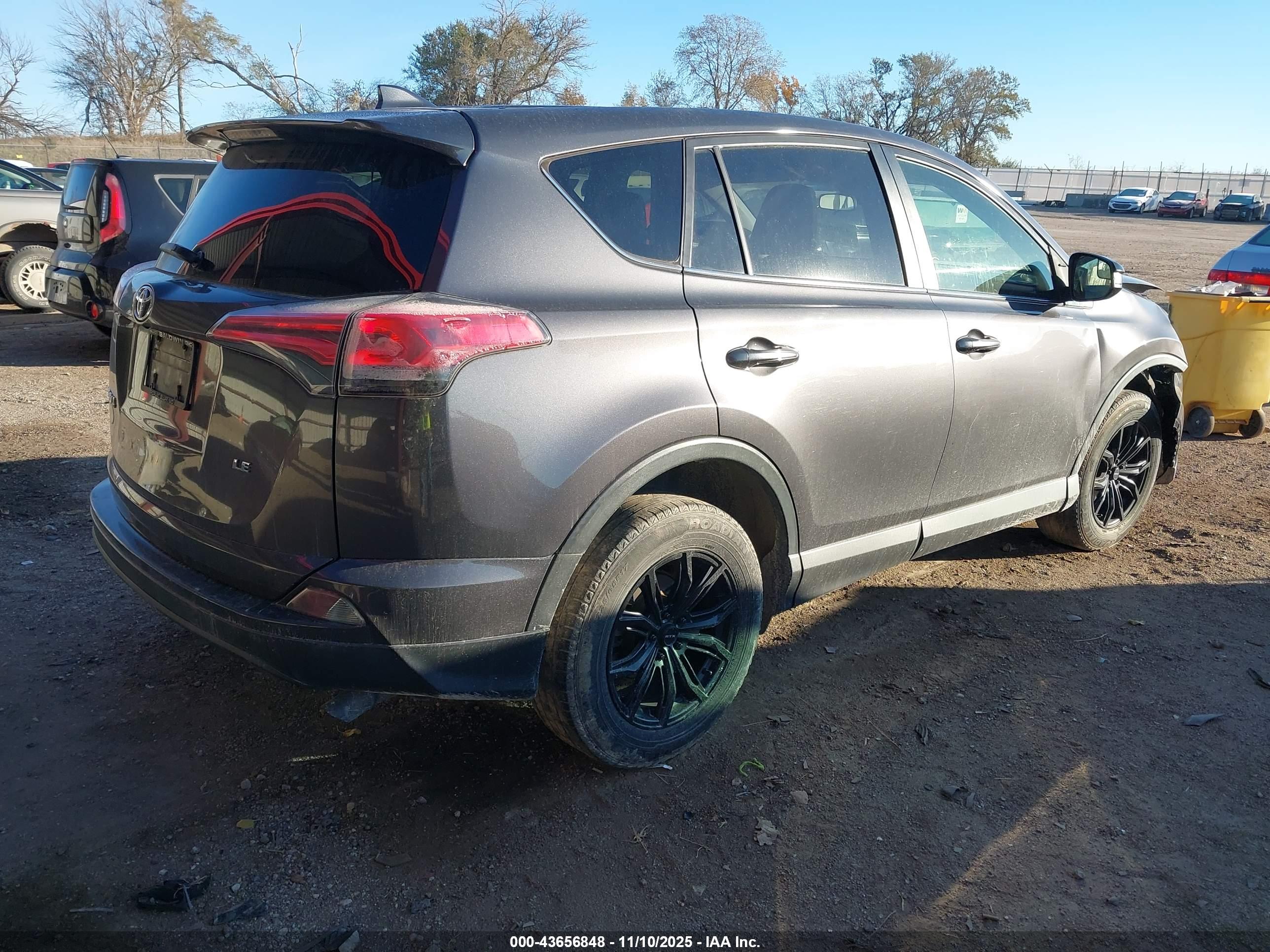 TOYOTA RAV4 image 4