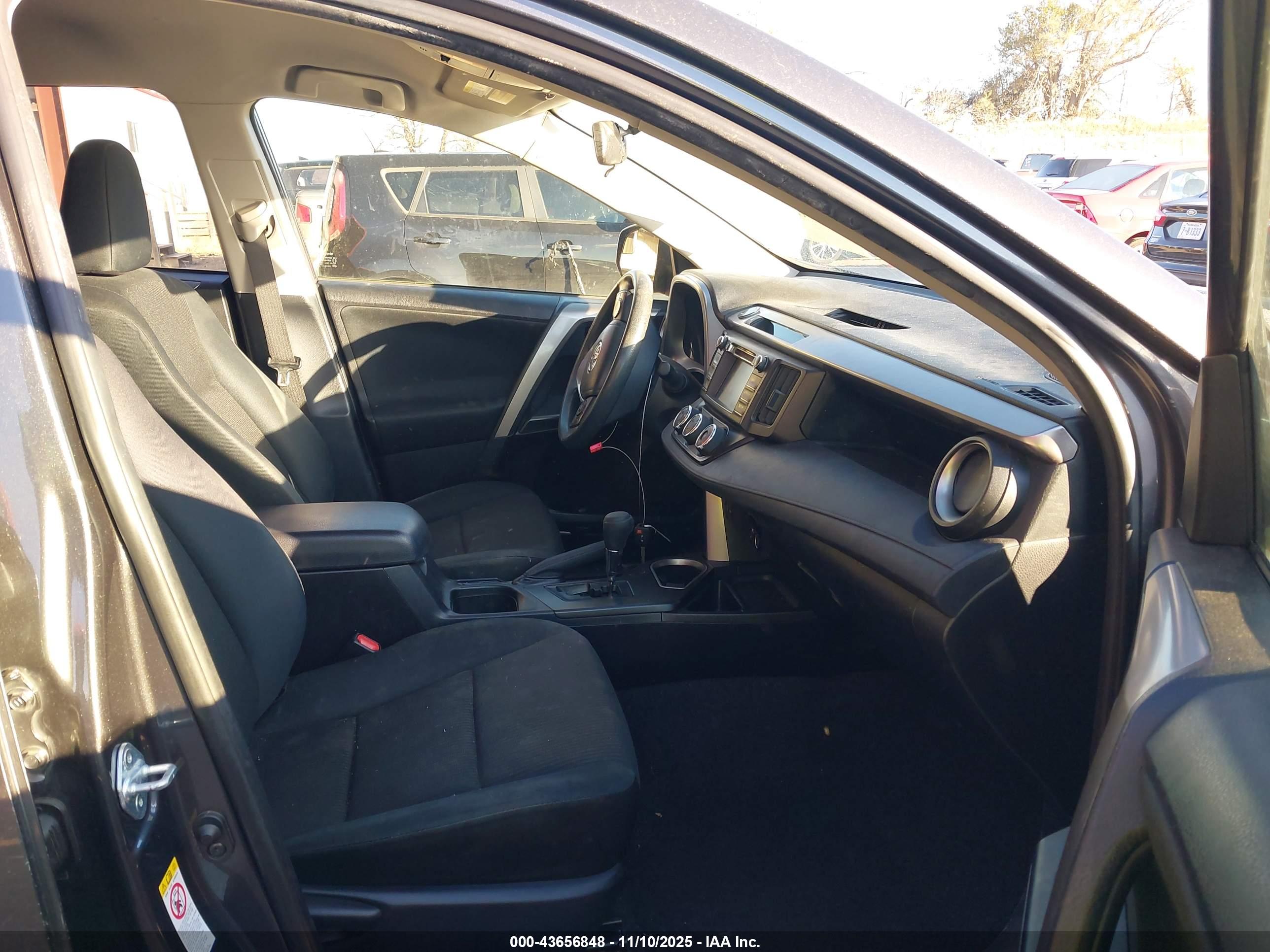 TOYOTA RAV4 image 5