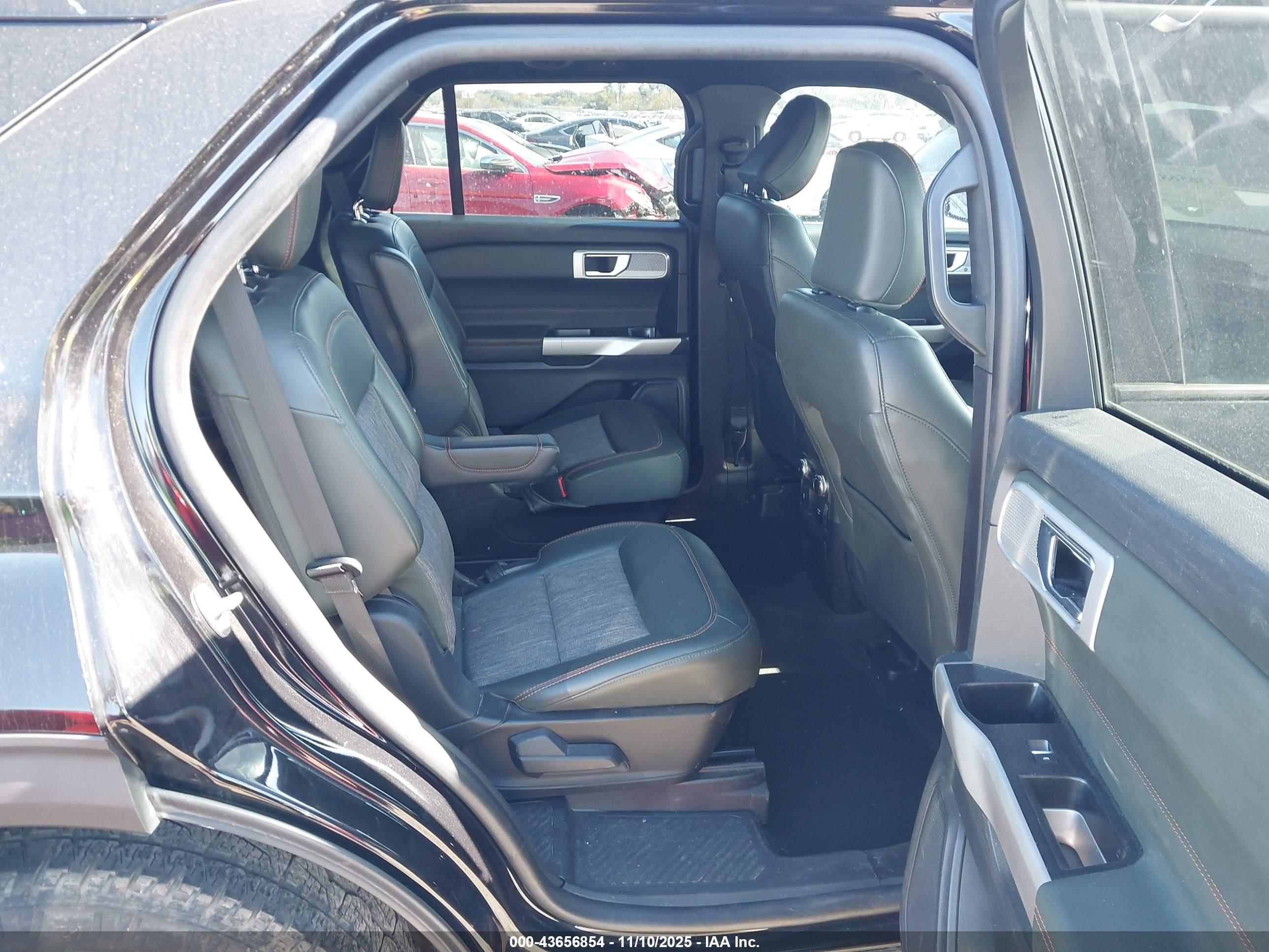 FORD EXPLORER image 8