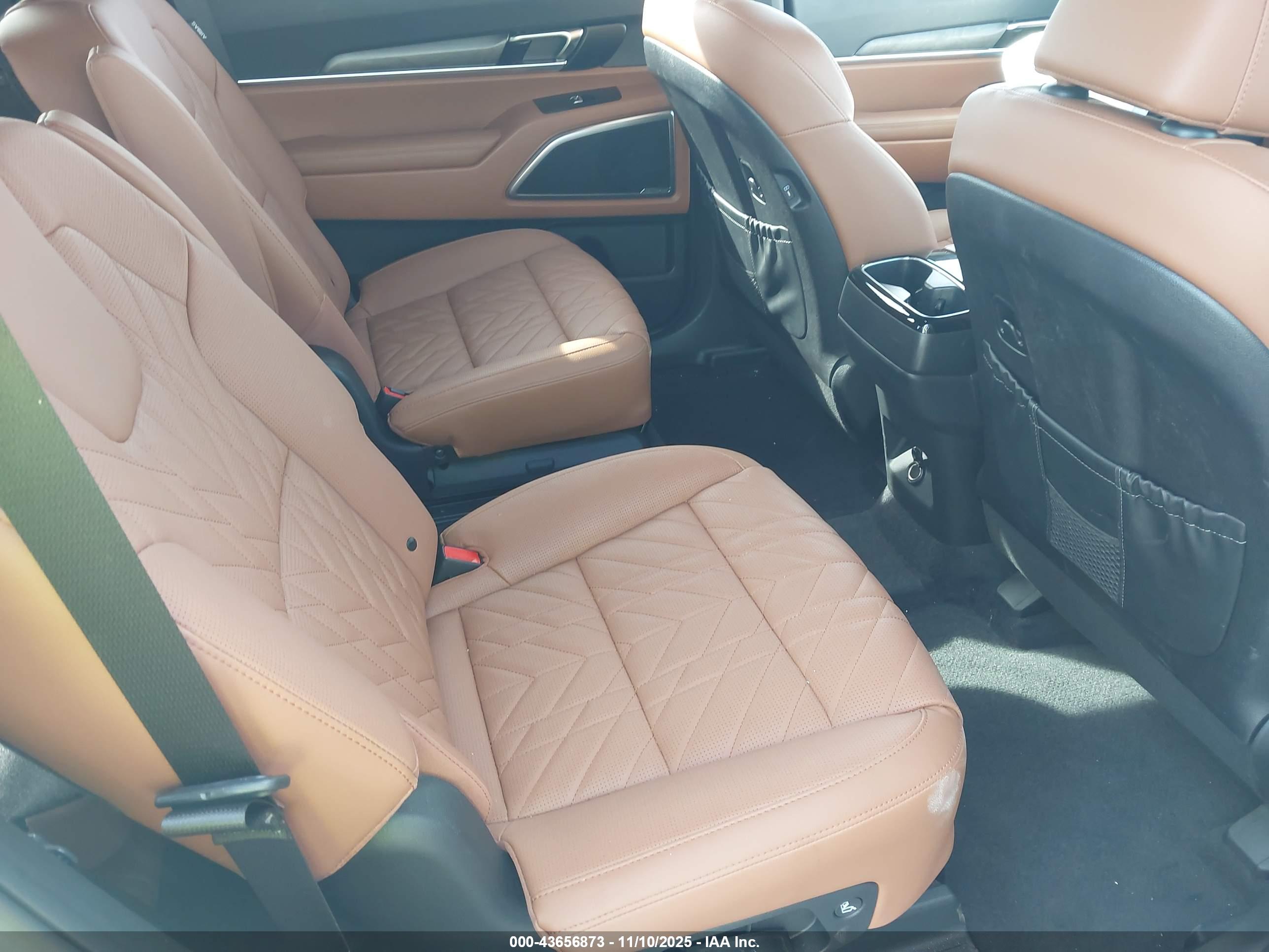 KIA TELLURIDE image 8