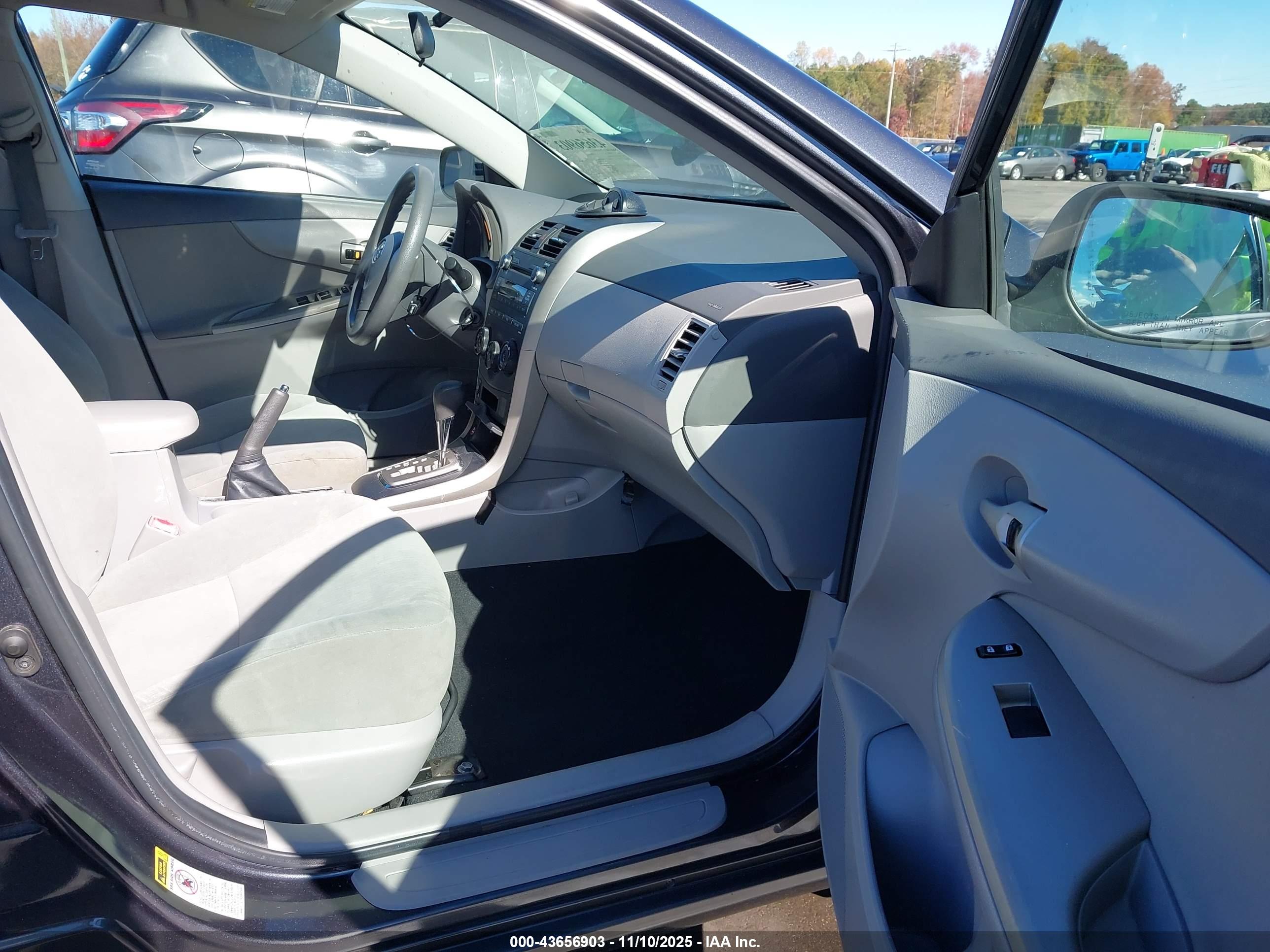 TOYOTA COROLLA image 5