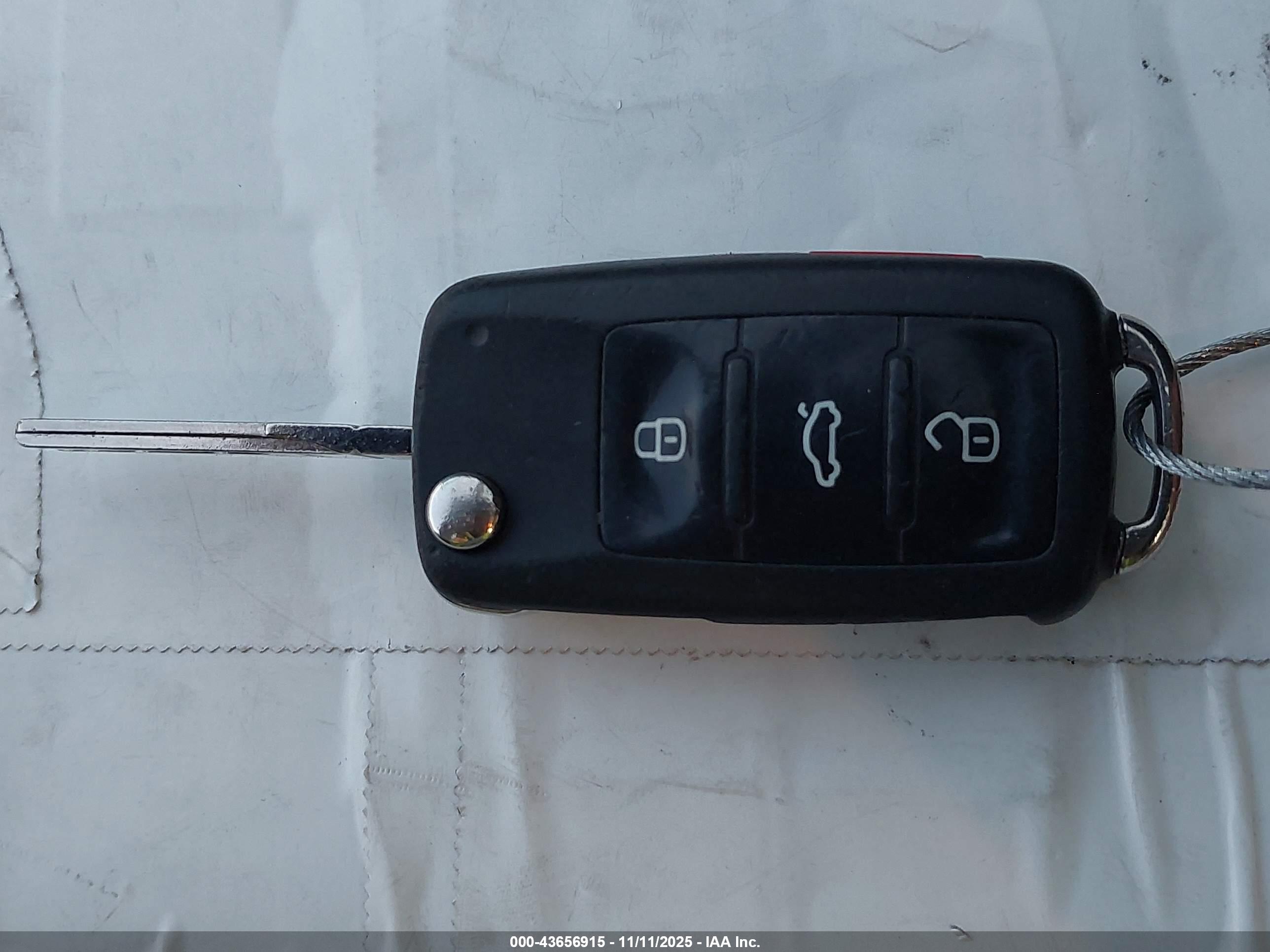 VOLKSWAGEN PASSAT image 11