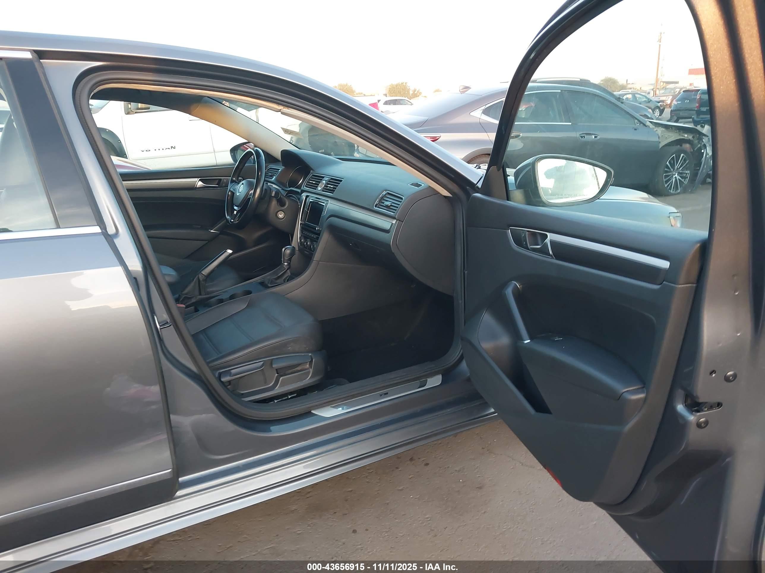 VOLKSWAGEN PASSAT image 5