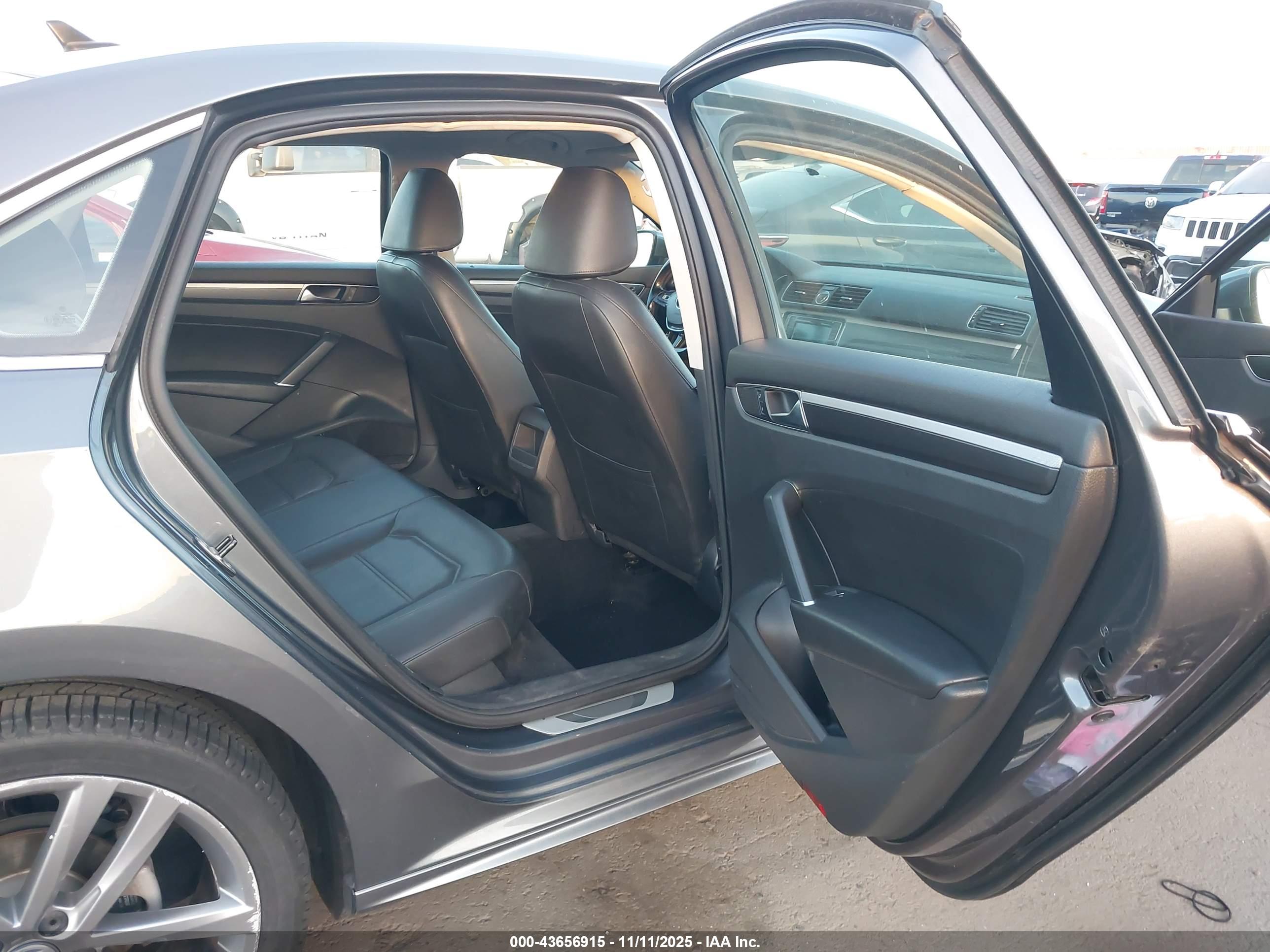VOLKSWAGEN PASSAT image 8