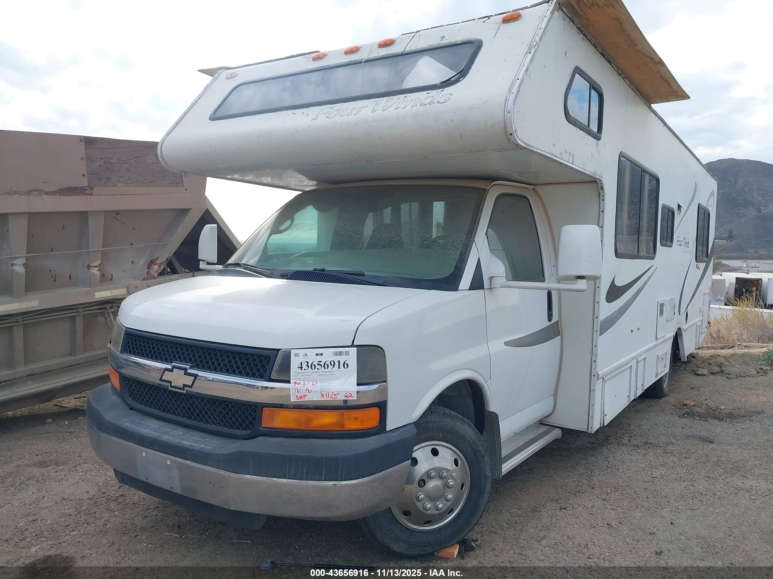 CHEVROLET EXPRESS image 2
