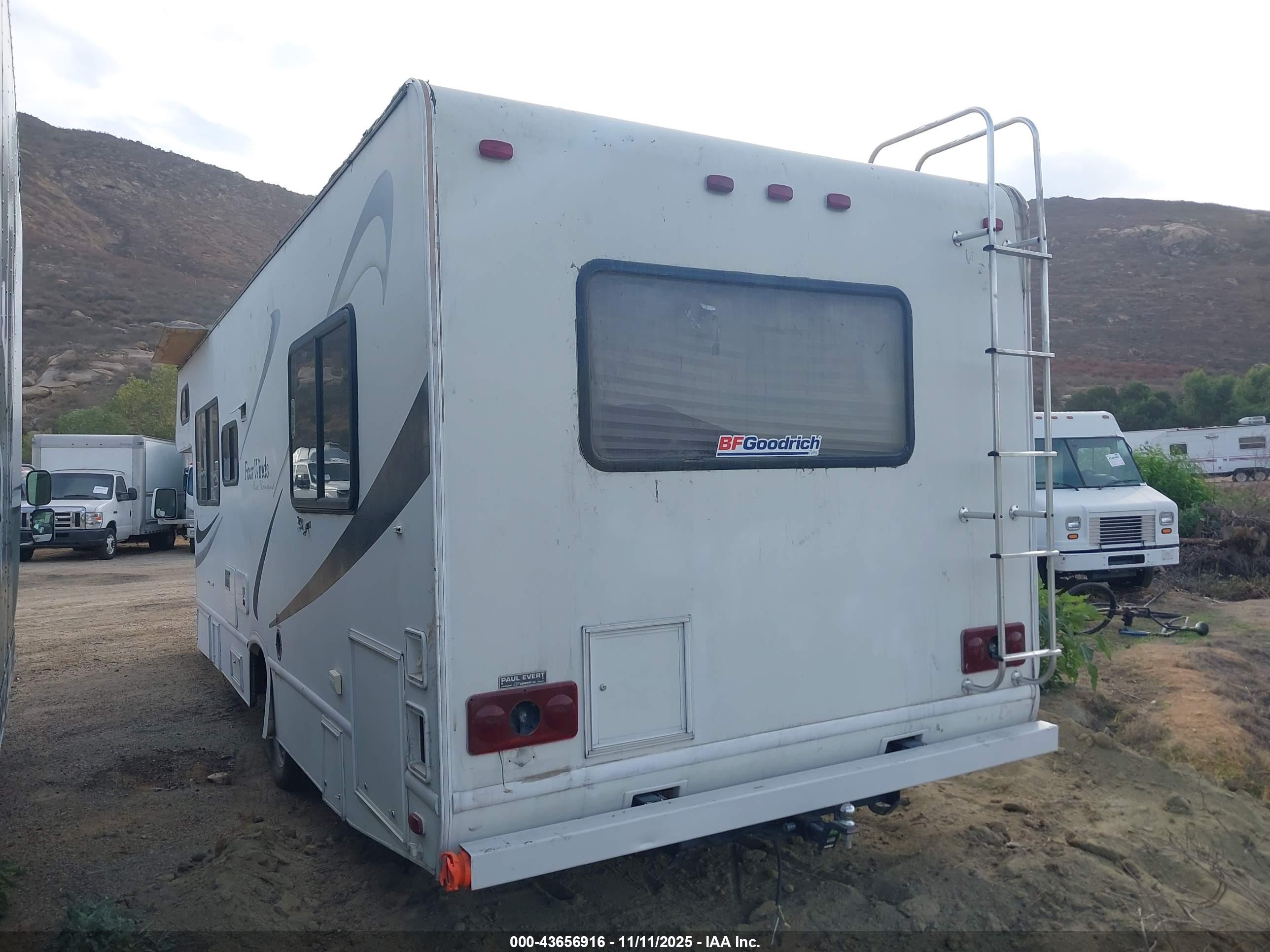 CHEVROLET EXPRESS image 3