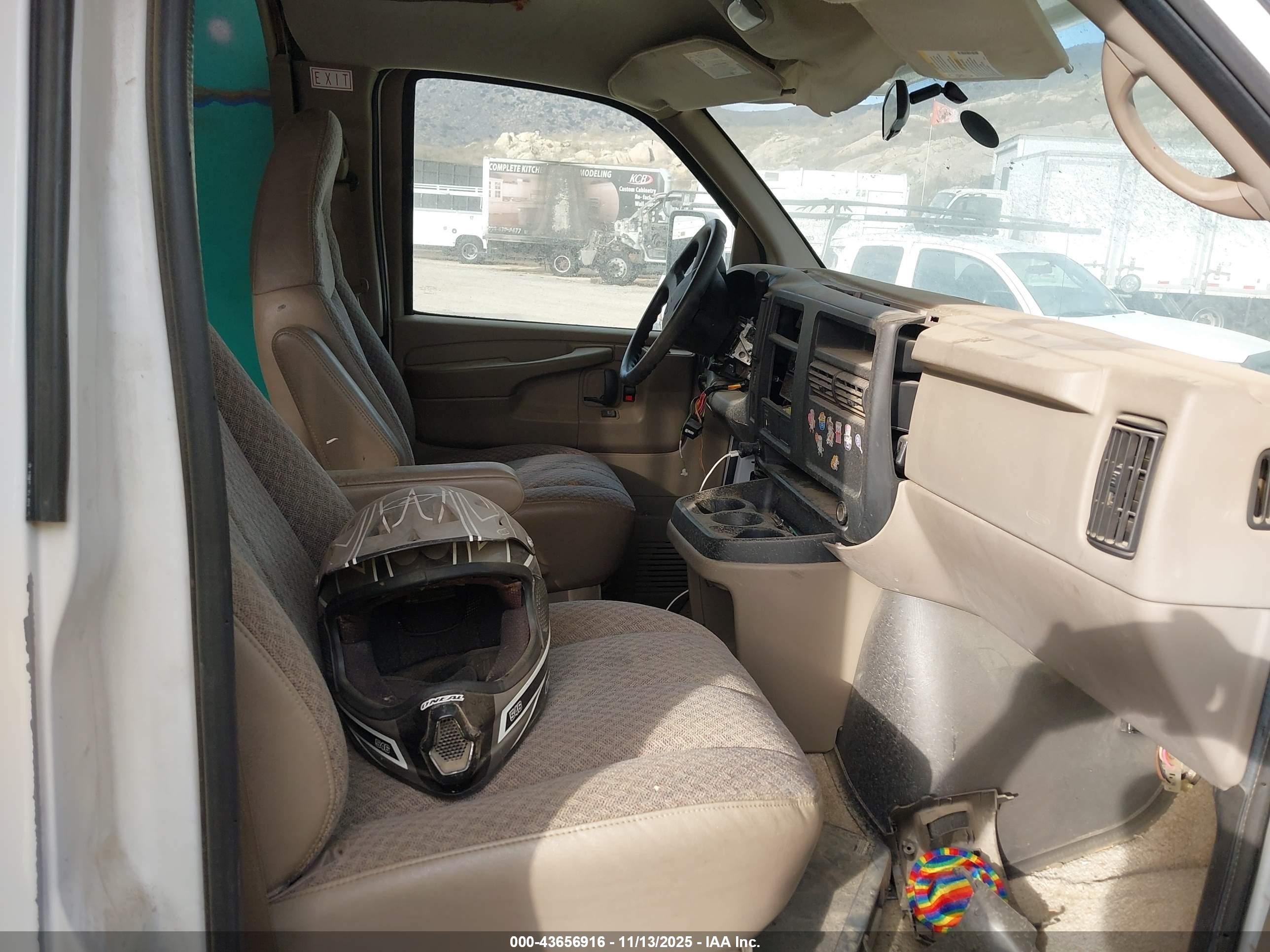 CHEVROLET EXPRESS image 5