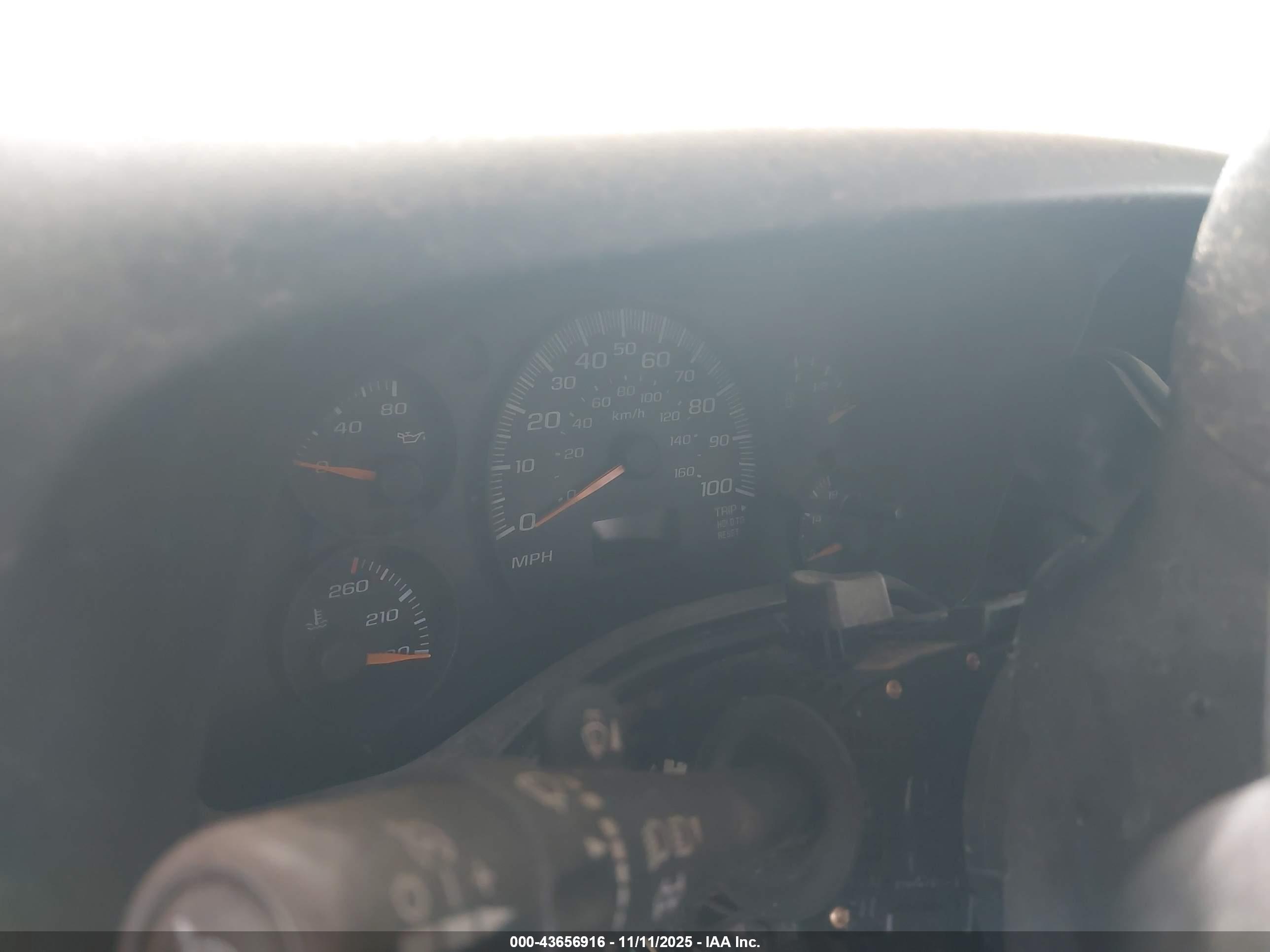 CHEVROLET EXPRESS image 6