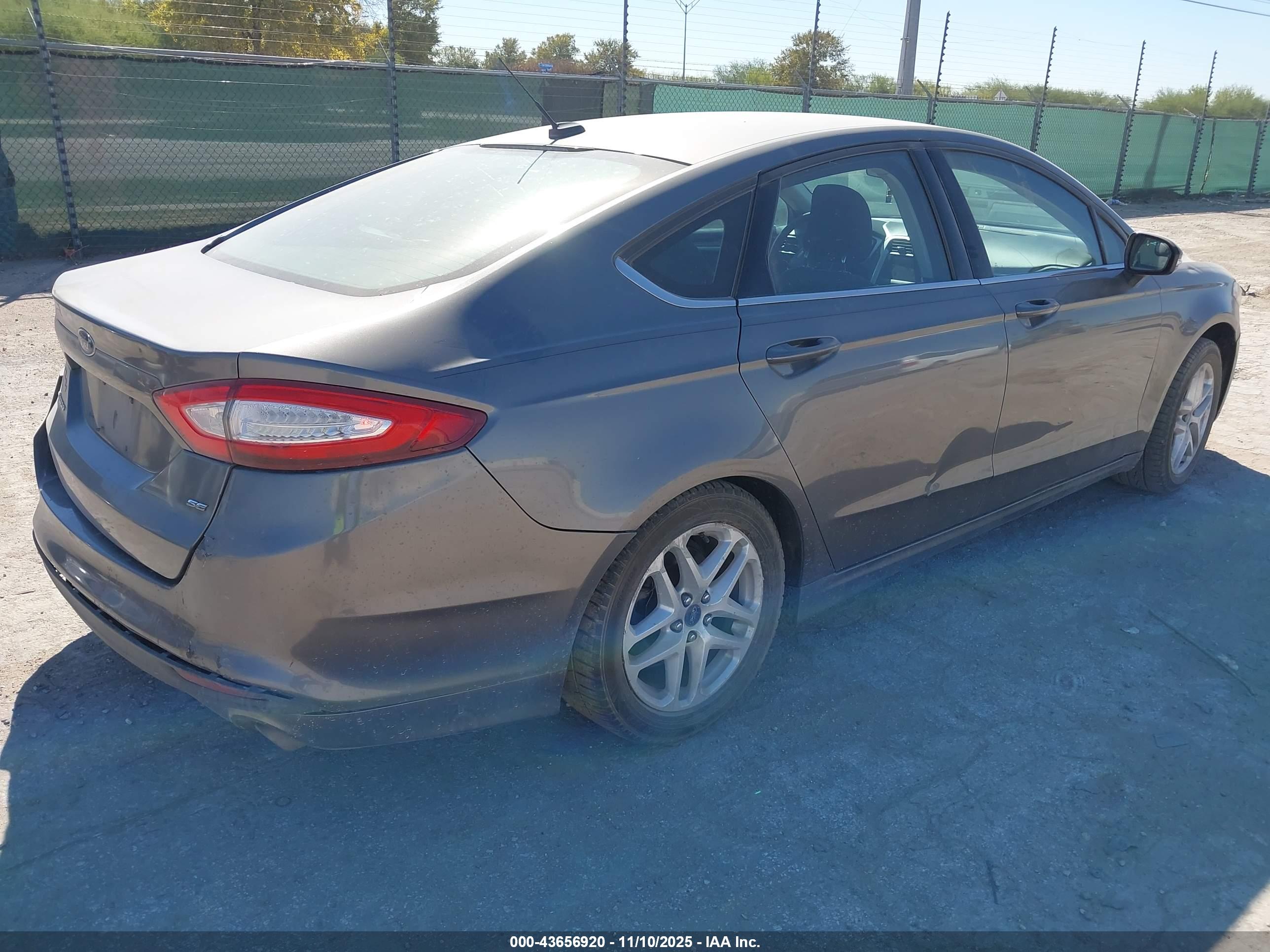 FORD FUSION image 4