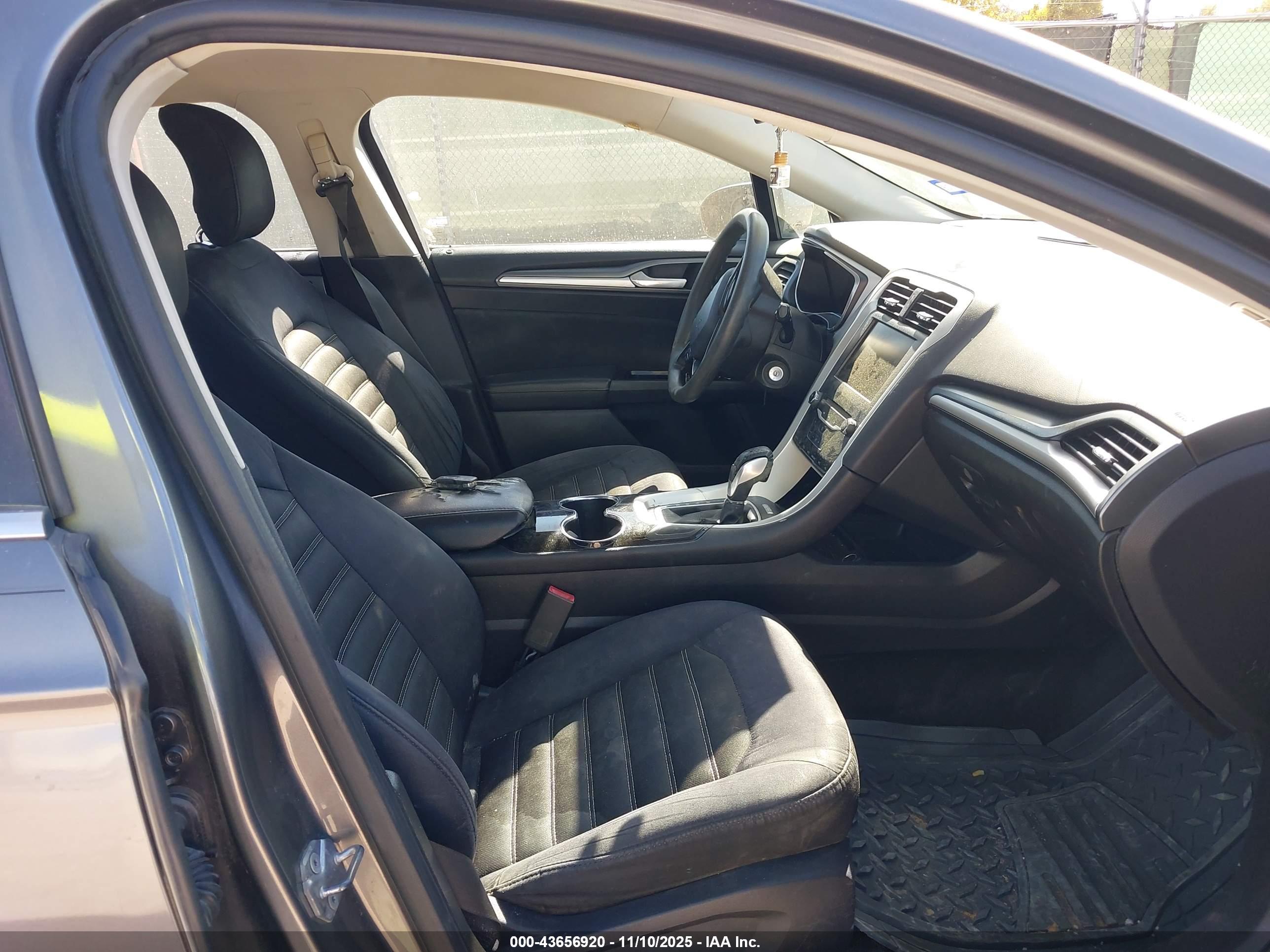 FORD FUSION image 5