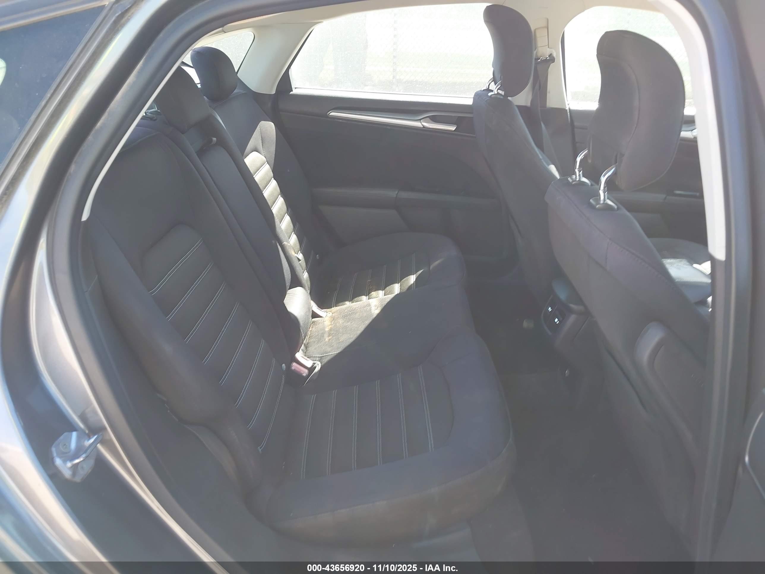 FORD FUSION image 8