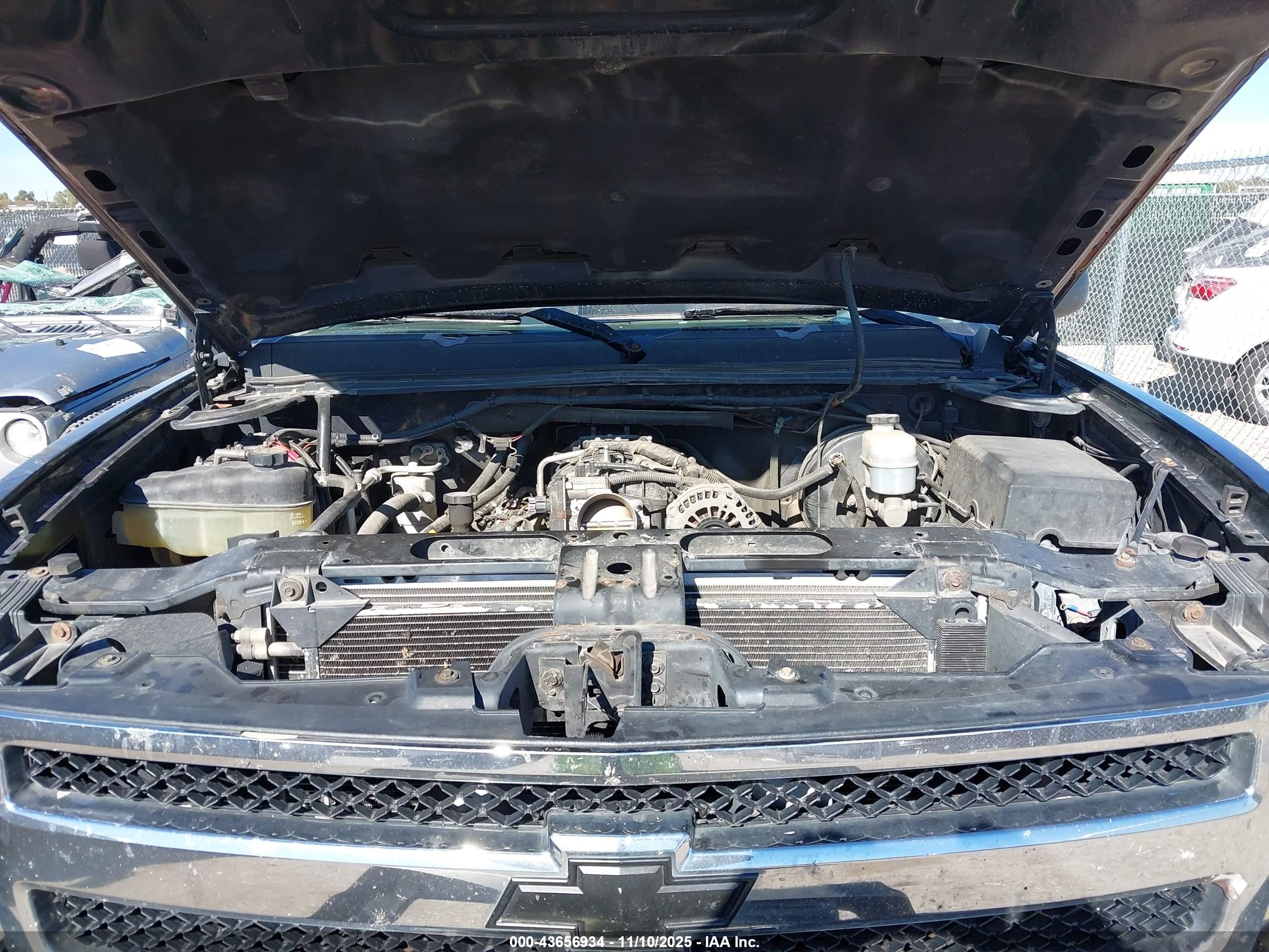 CHEVROLET SILVERADO image 10