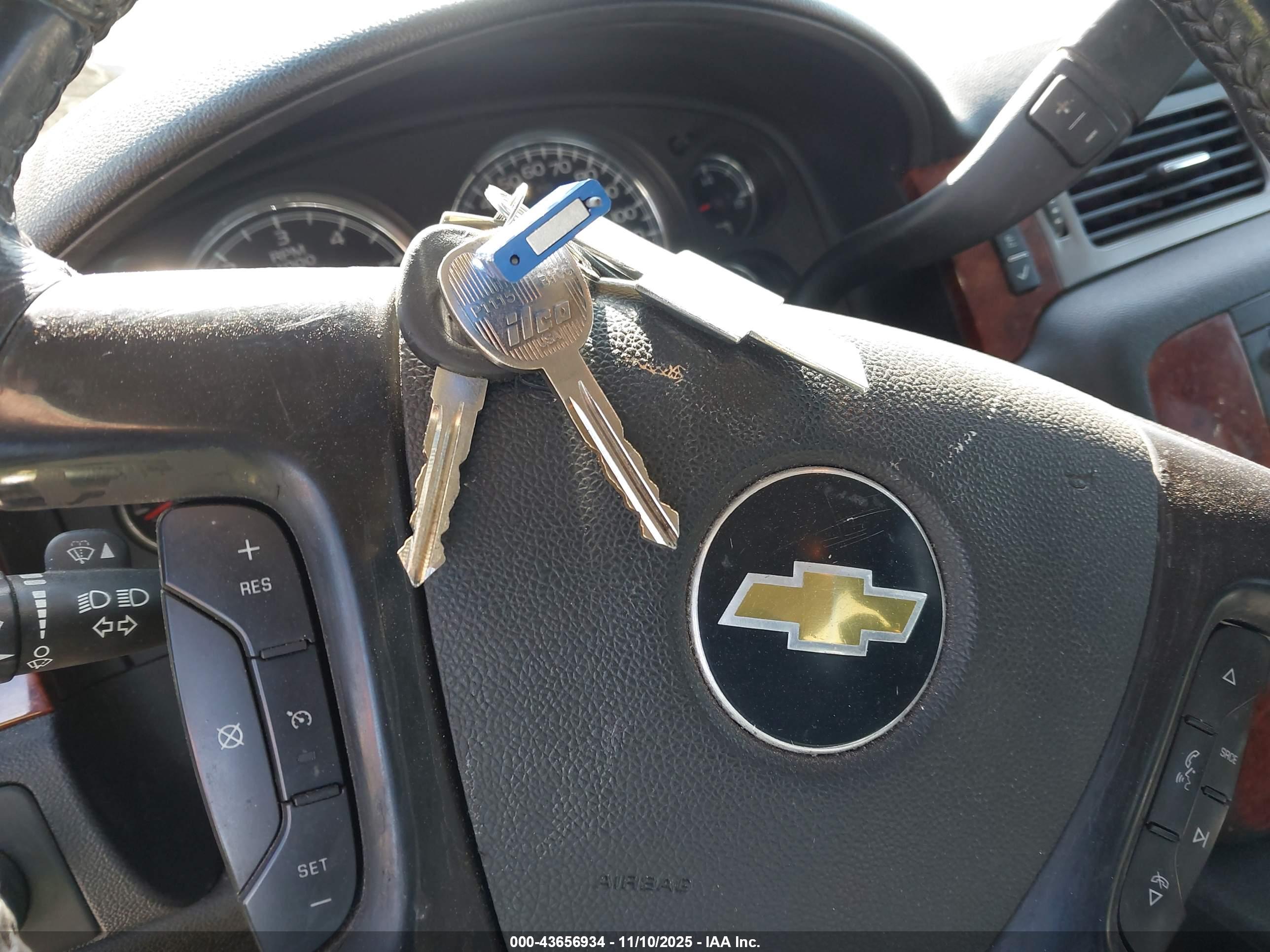 CHEVROLET SILVERADO image 11