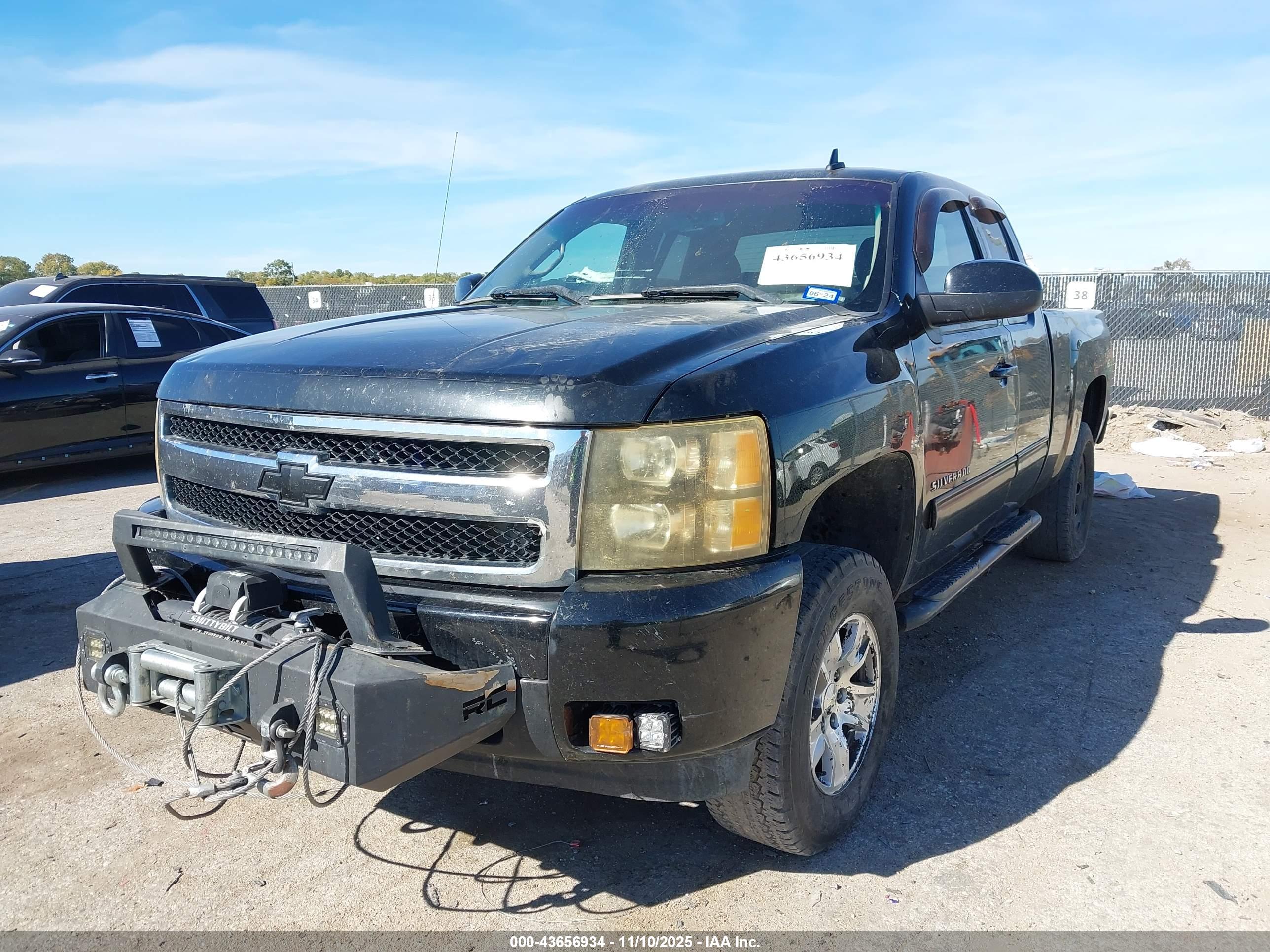 CHEVROLET SILVERADO image 2