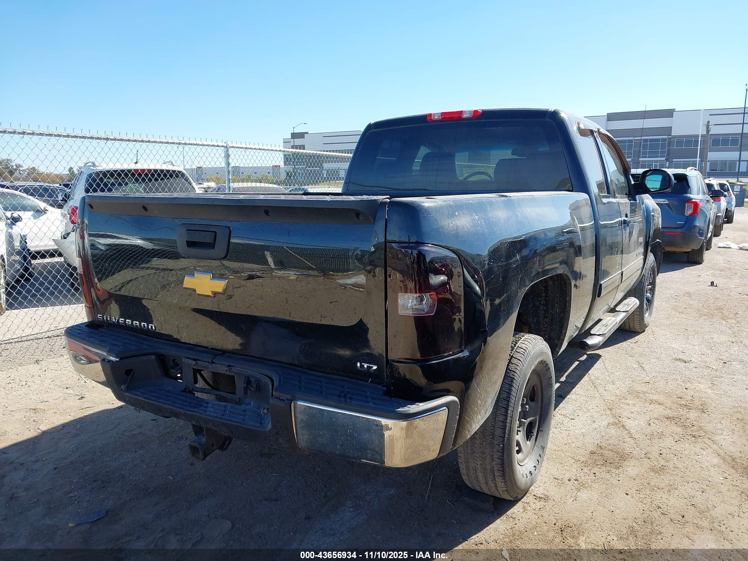 CHEVROLET SILVERADO image 4