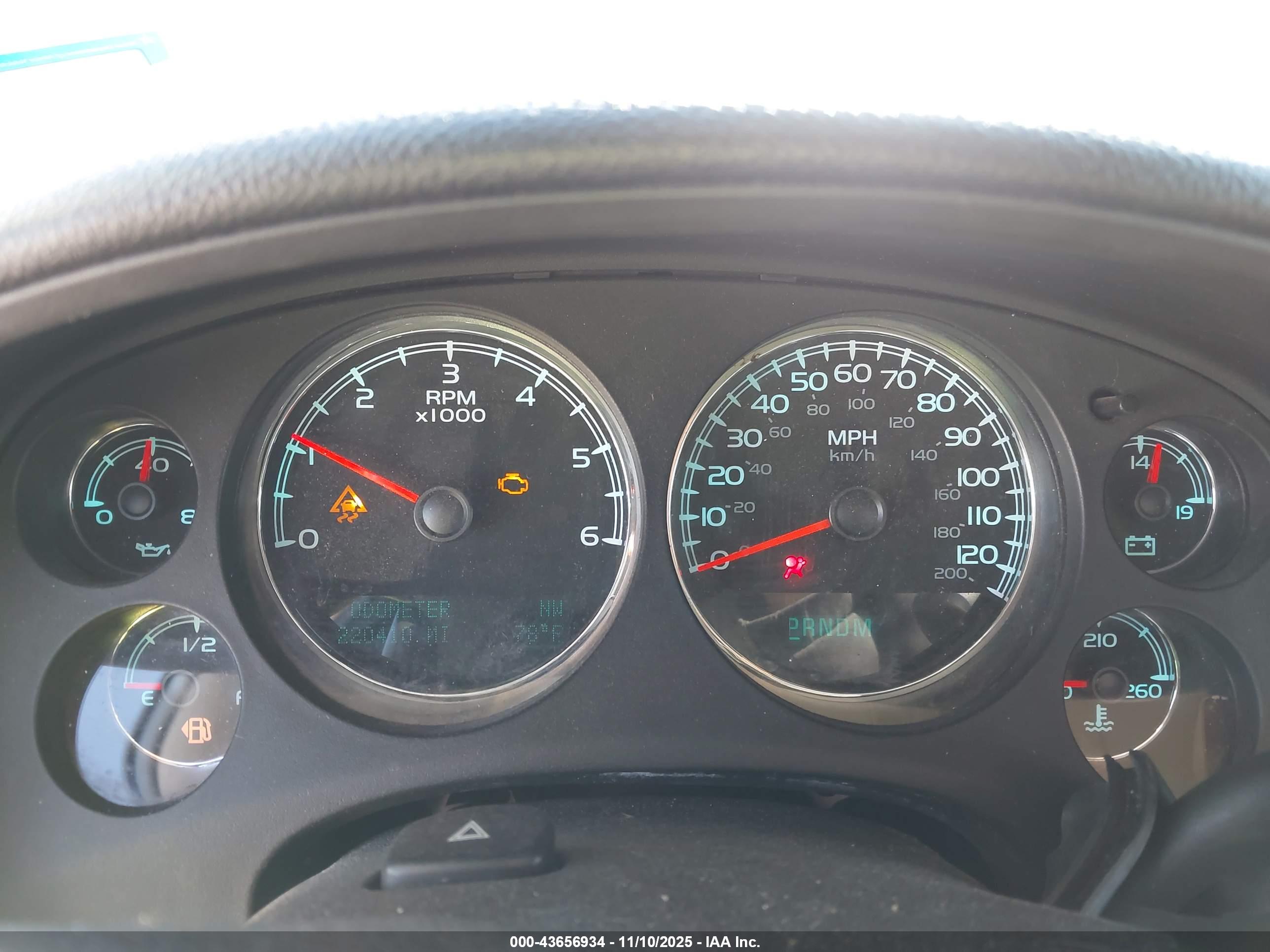 CHEVROLET SILVERADO image 7