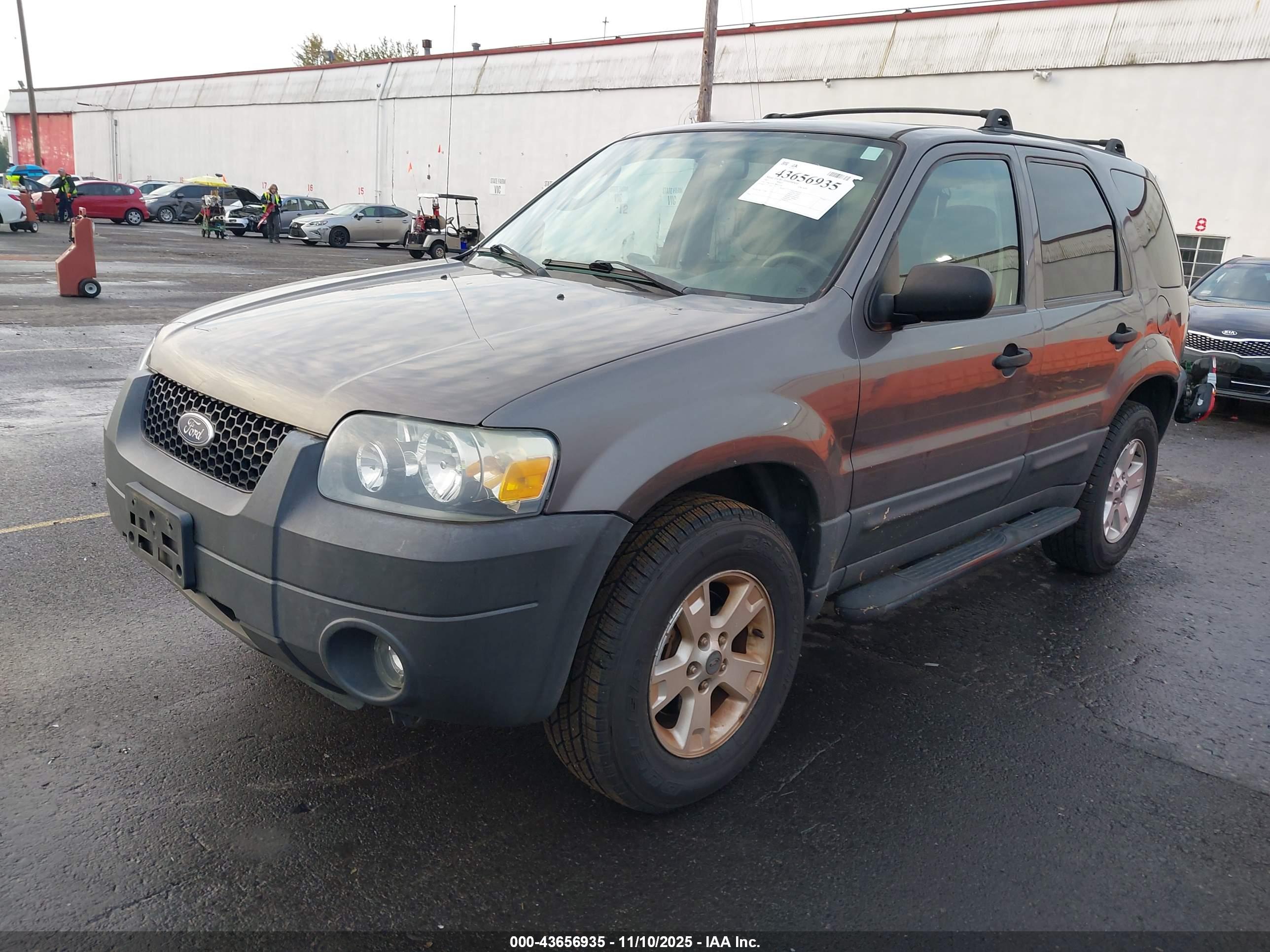 FORD ESCAPE image 2