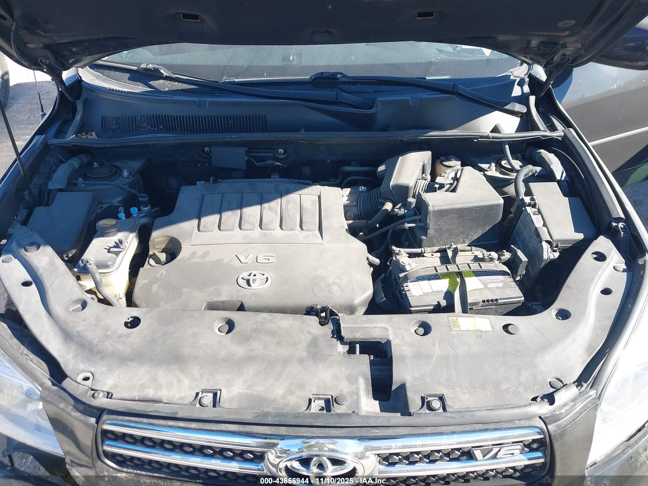 TOYOTA RAV4 image 10